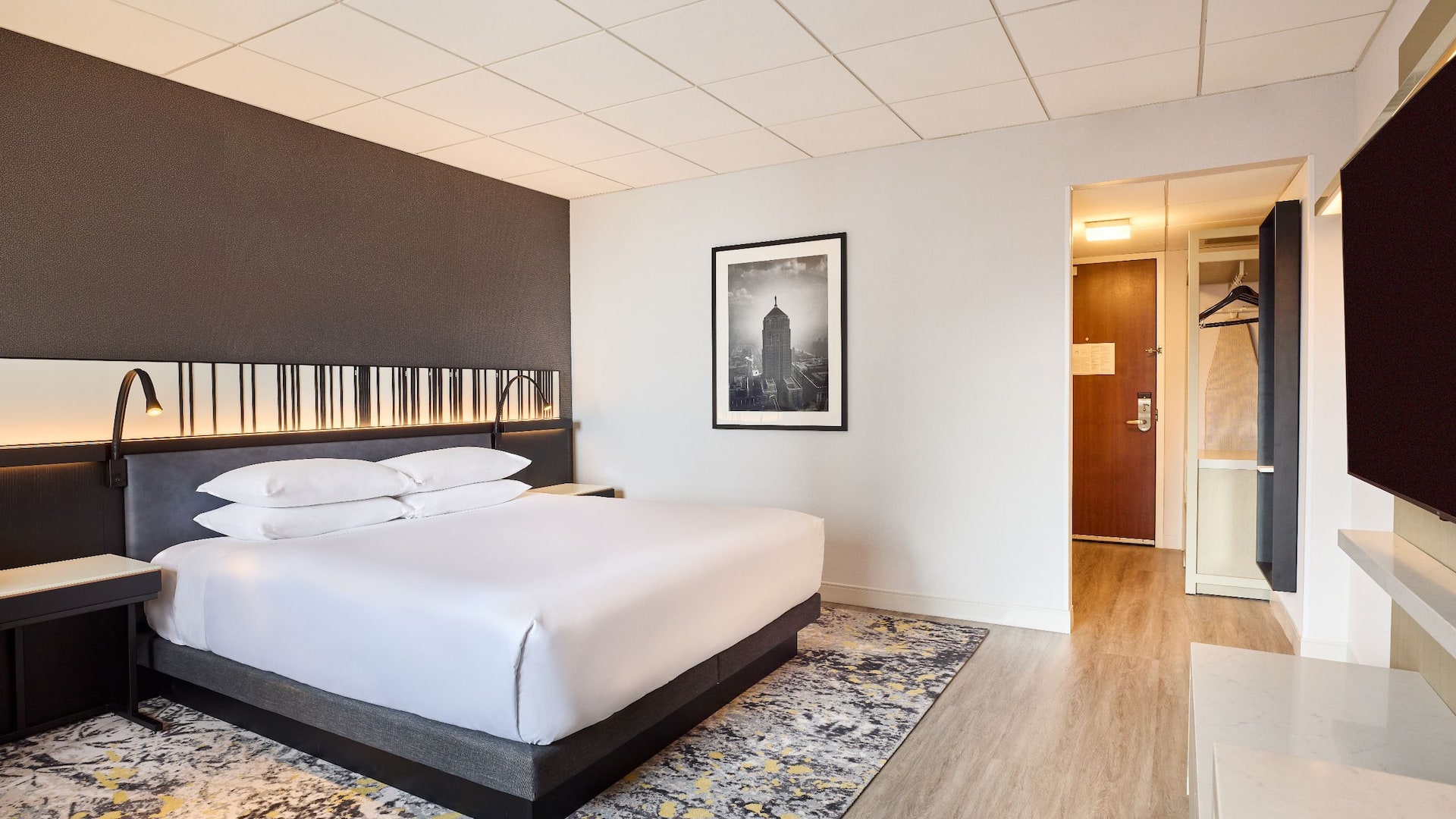 3 of 4 Hyatt Regency Chicago Premium King Bedroom Entrance
