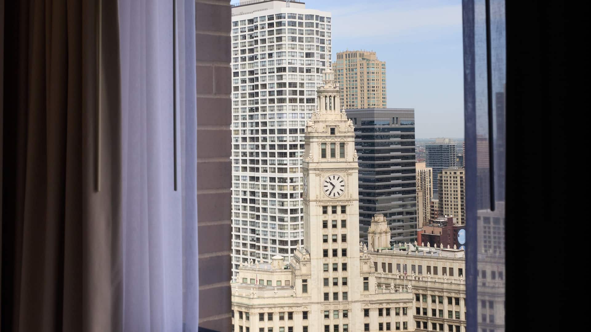 Hyatt Regency Chicago Premium Wrigley View