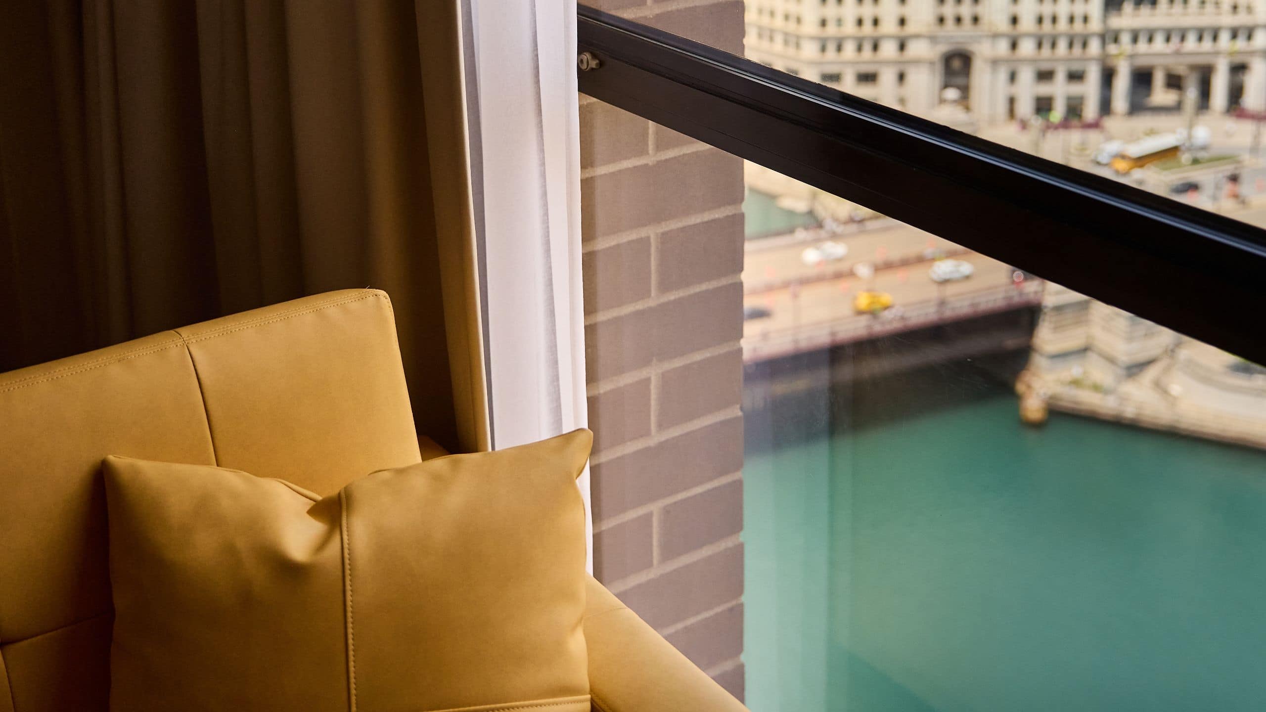 Hyatt Regency Chicago Premium Chaise Wrigley View