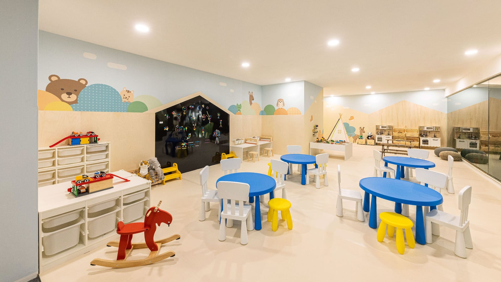 Grand Hyatt Seoul Kids Lounge Tables