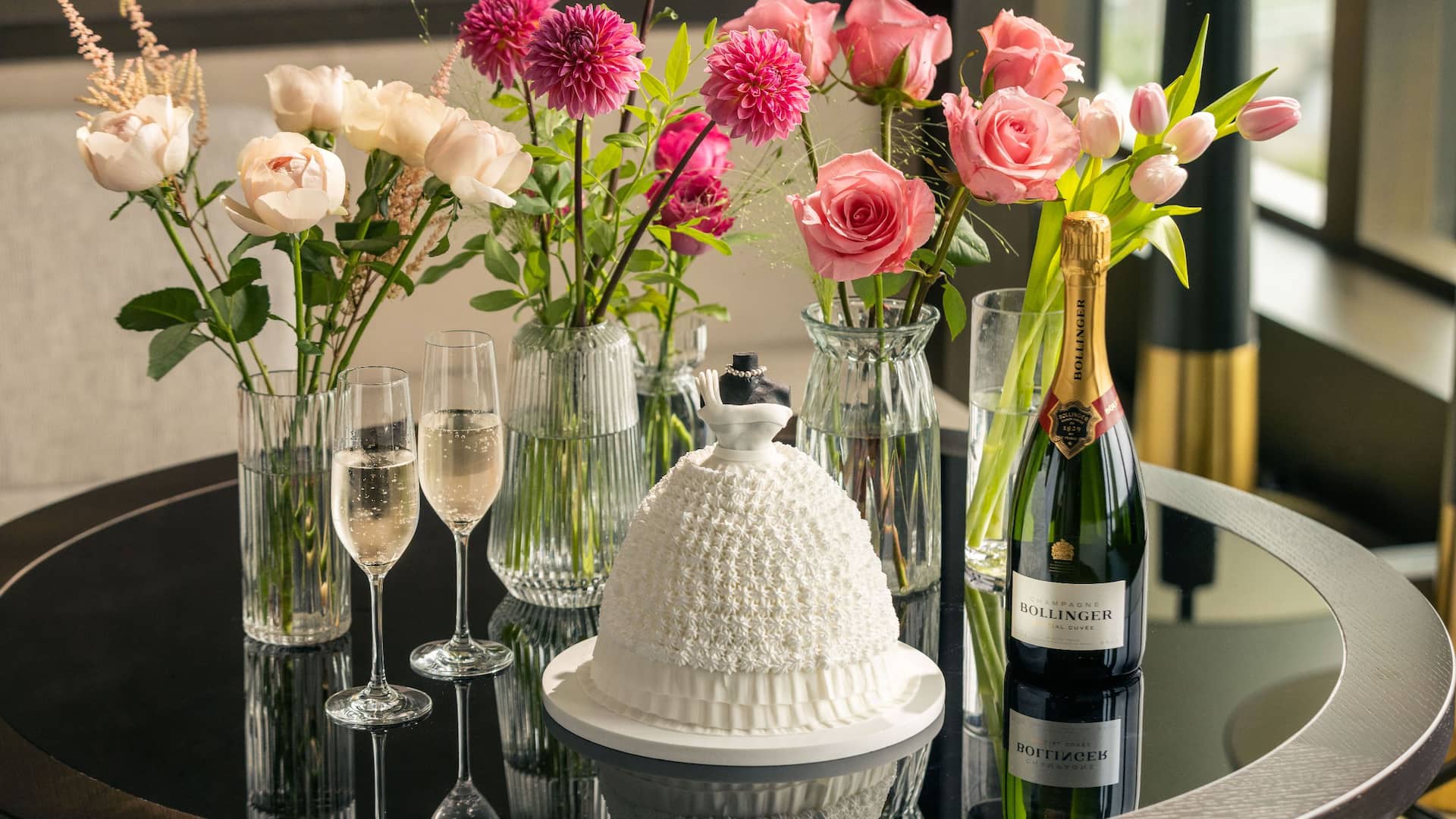 Grand Hyatt Seoul Wedding Cake Champagne