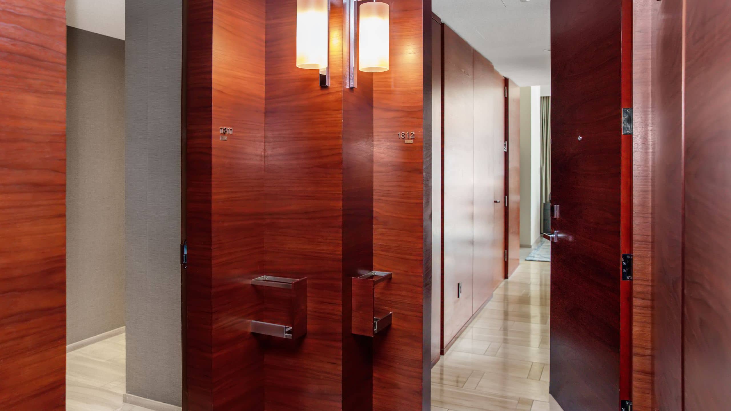 3 из 4 Connecting rooms entryway