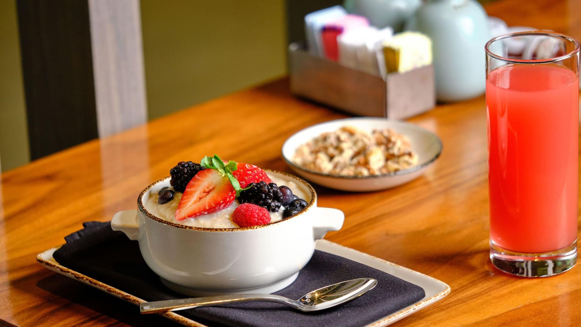 Hyatt Regency Jacksonville Riverfront Oatmeal With Fresh Fruits