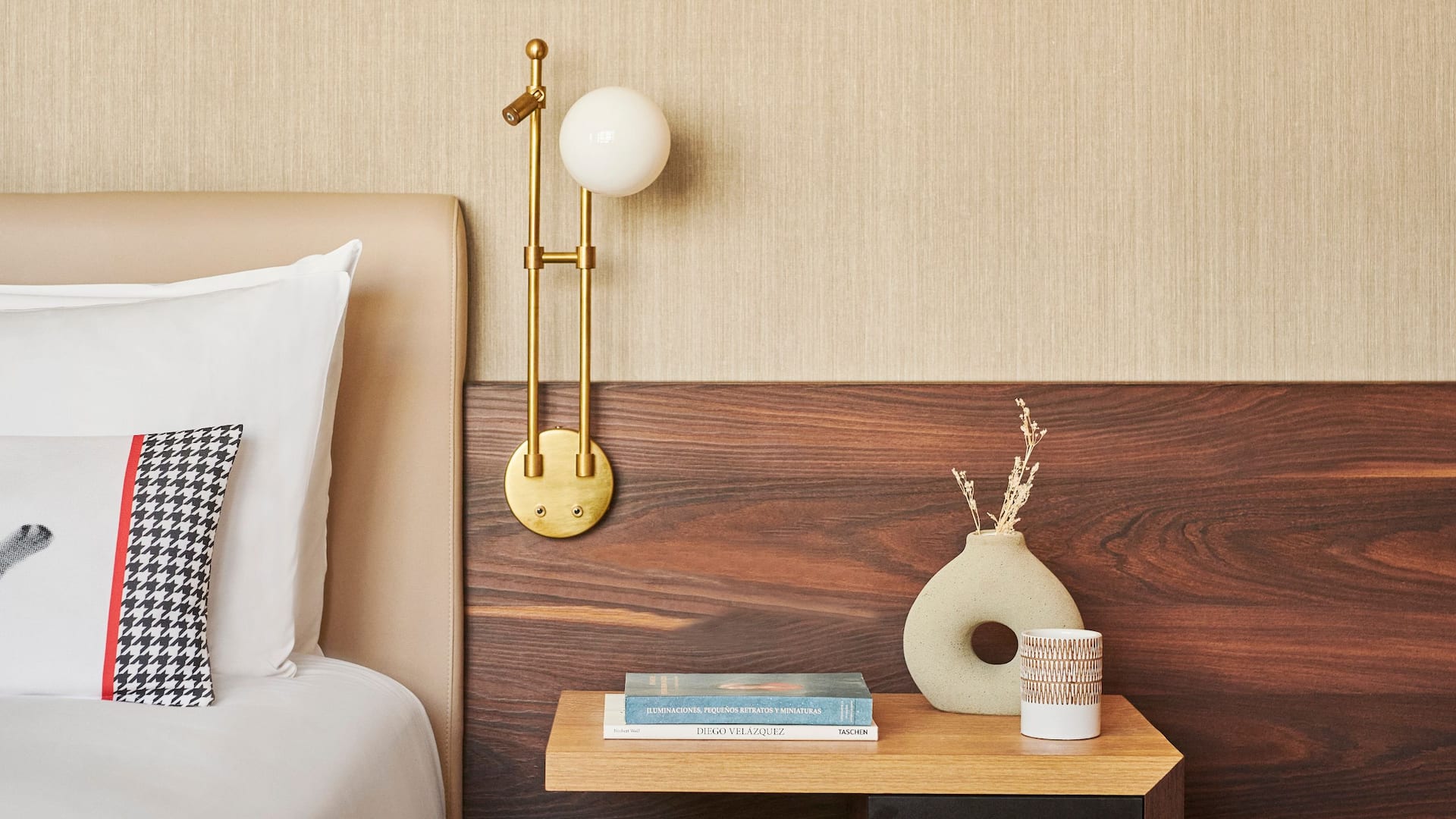 第 4，共 5 Hyatt Centric Gran Via Madrid King Gran Via Room Detail