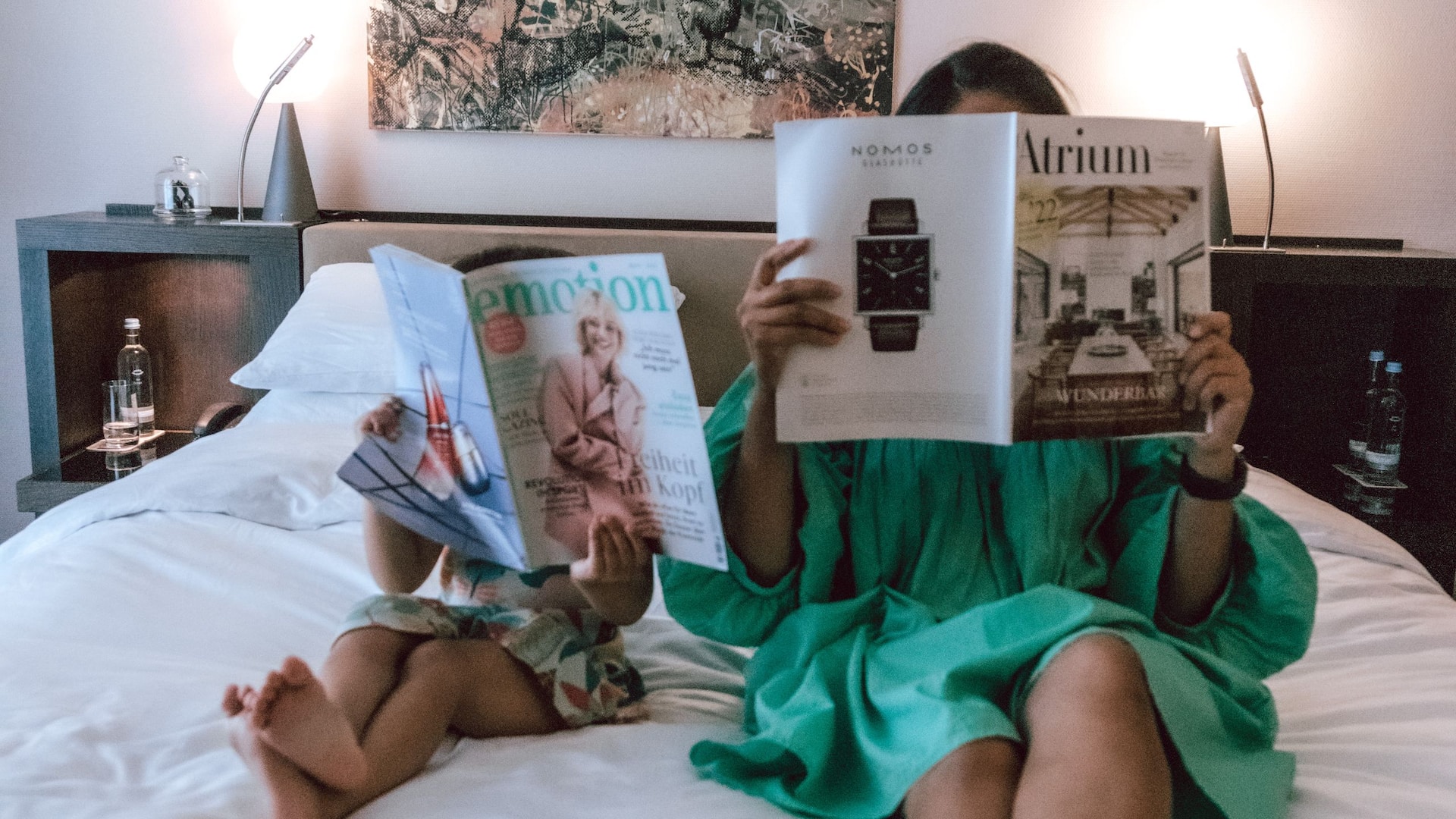 Grand Hyatt Berlin  Mother Daughter Reading In Bed