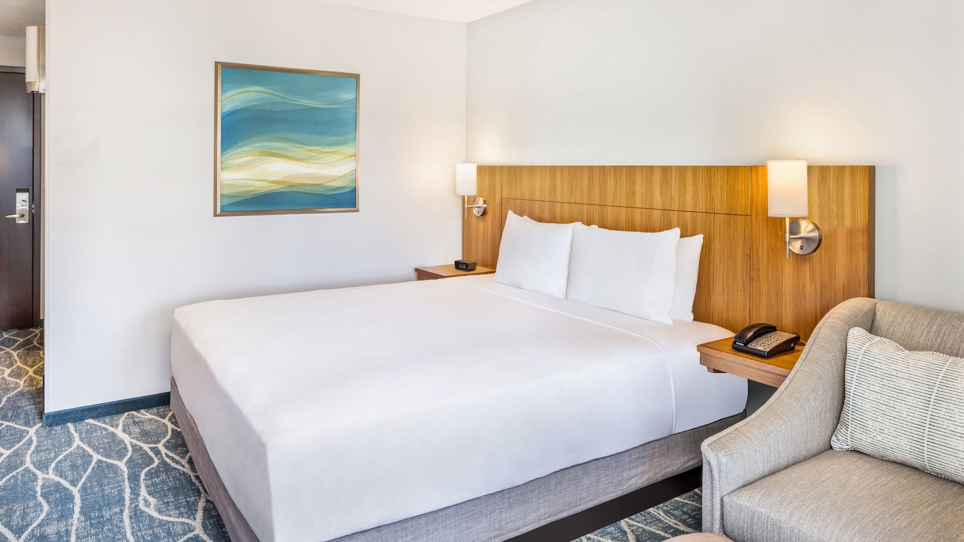 Hyatt Place Waikiki Beach Mountain View King