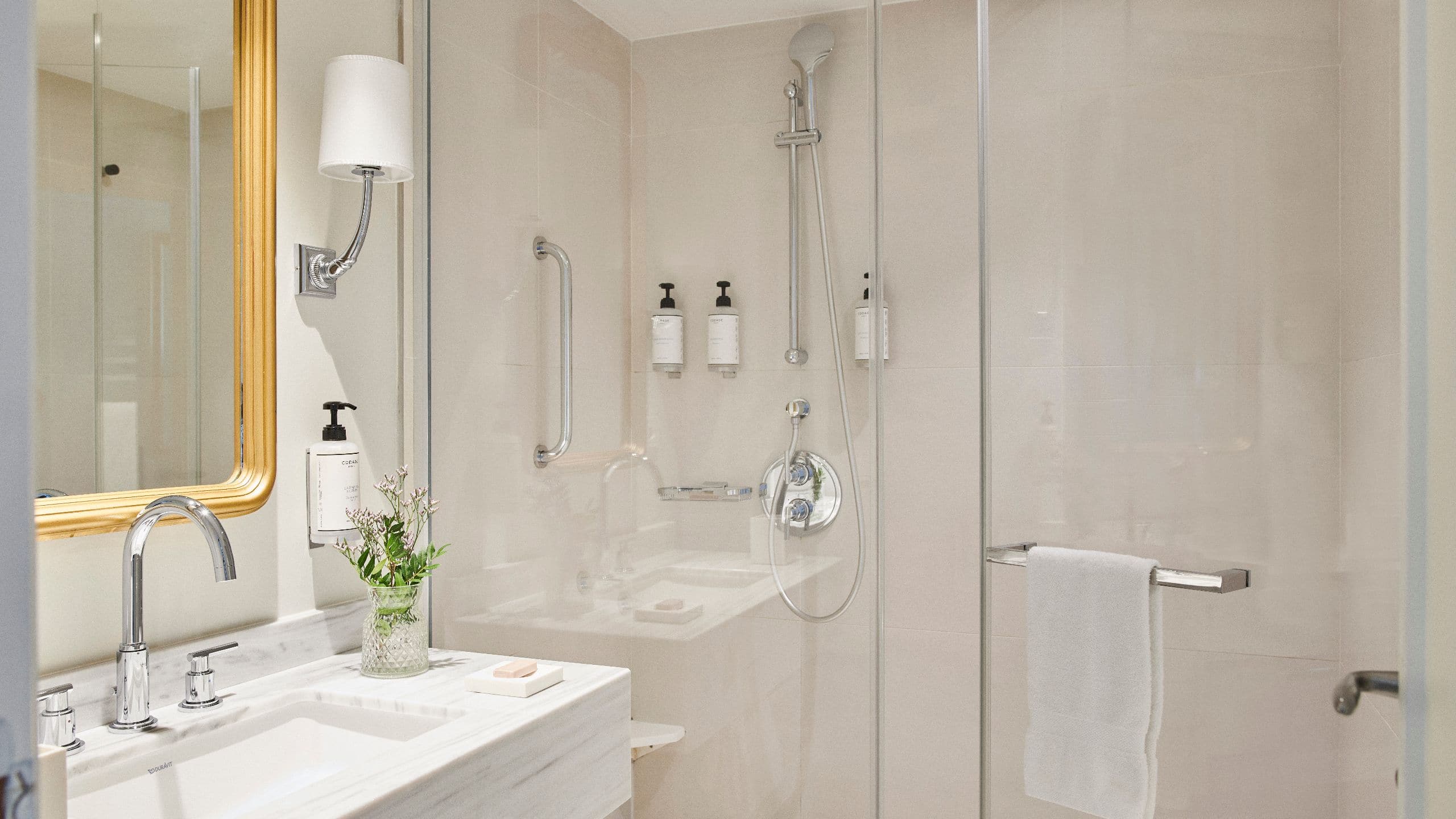 第 5，共 5 Hôtel du Louvre Deluxe View King Room Bathroom