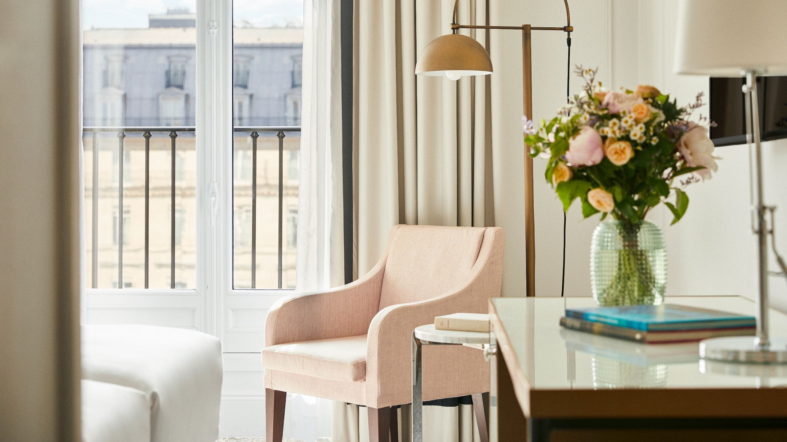 第 2，共 5 Hôtel du Louvre Deluxe View Twin Room Focus