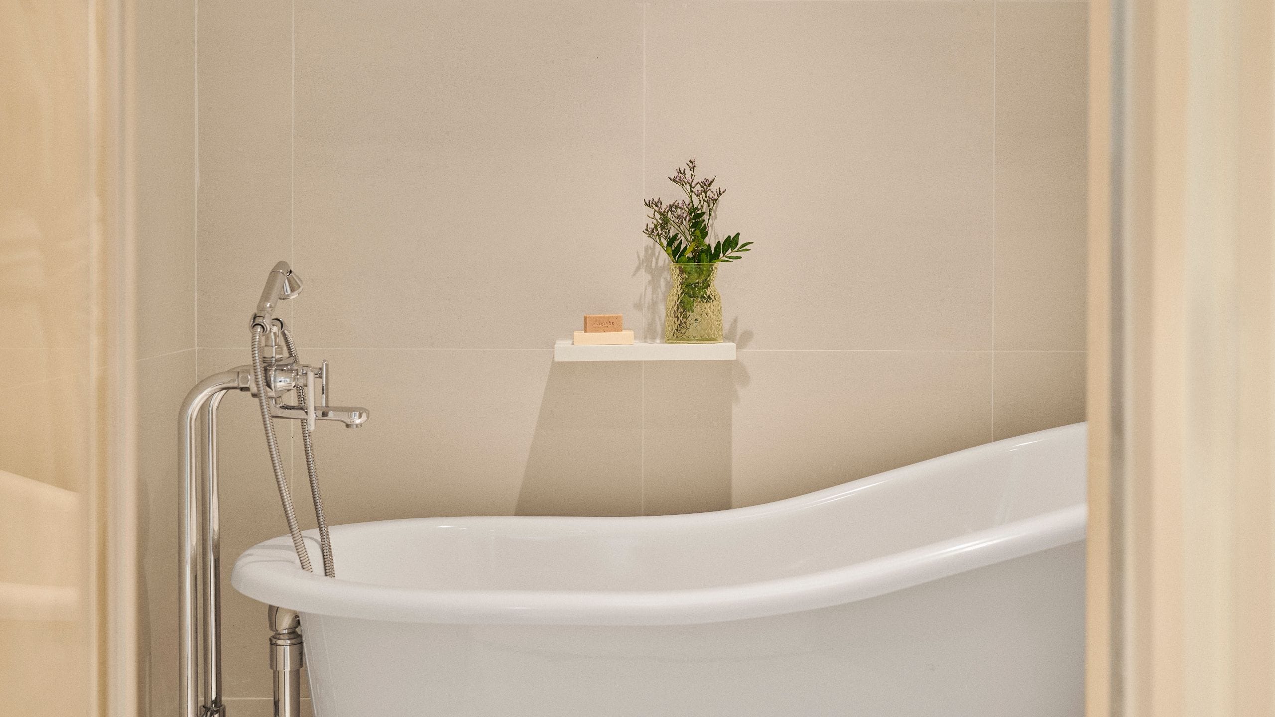 6 of 8 Hôtel du Louvre Louvre Suite Bathtub