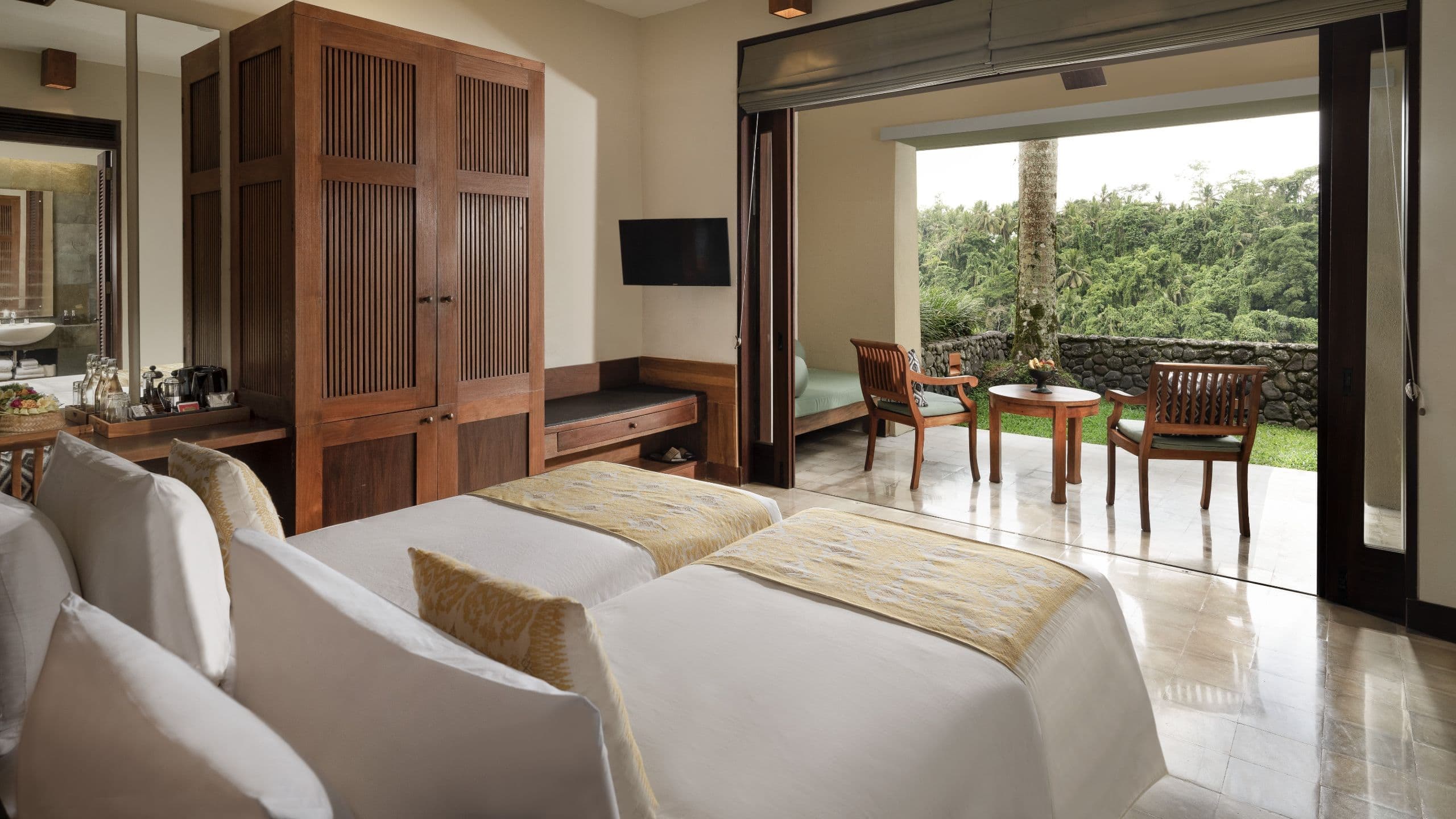 第 1，共 4 Alila Ubud Deluxe Room Two Twin Beds View