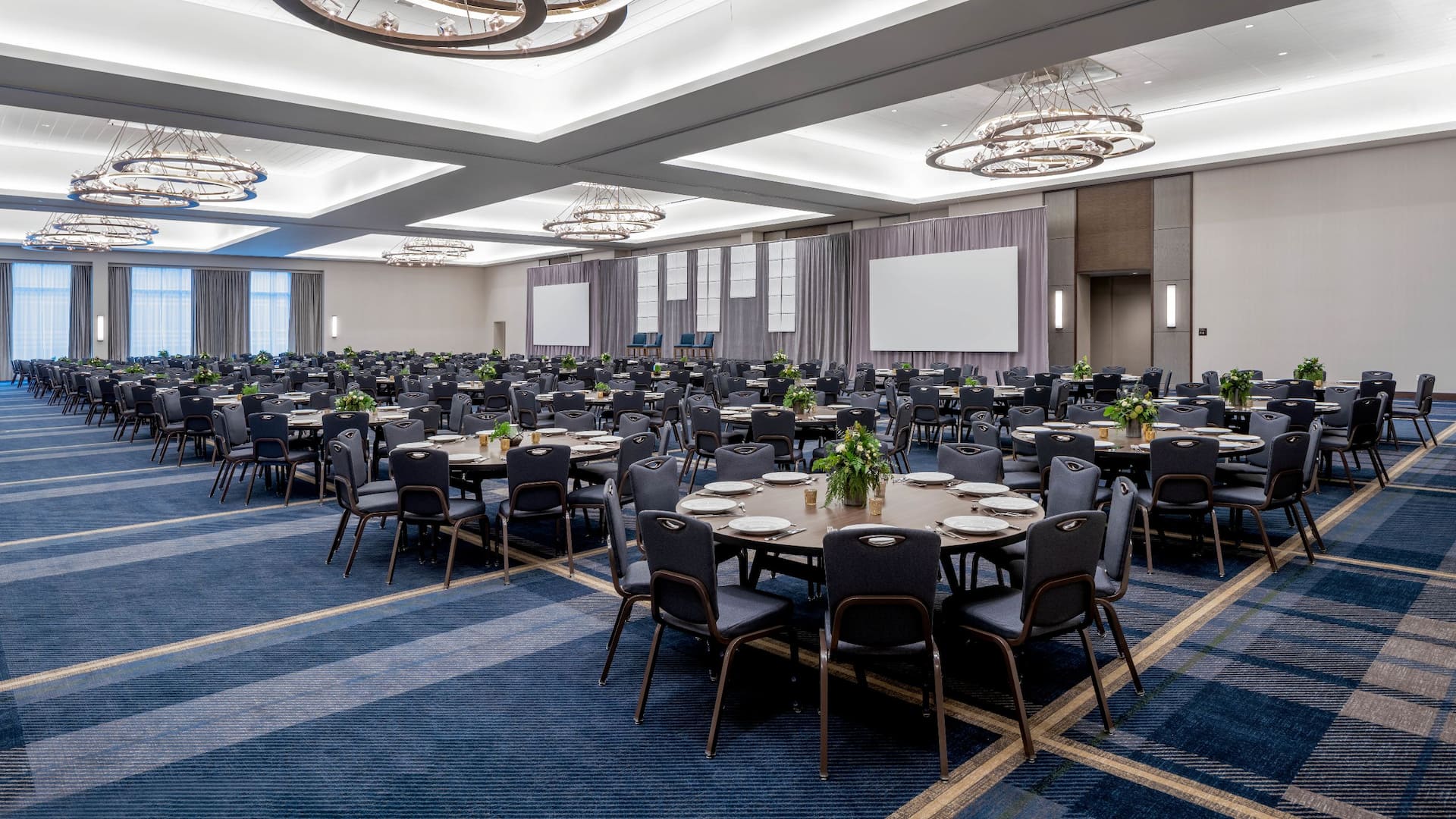 Hyatt Regency Portland at the Oregon Convention Center Regency Ballroom Social Distancing Banquet Rounds
