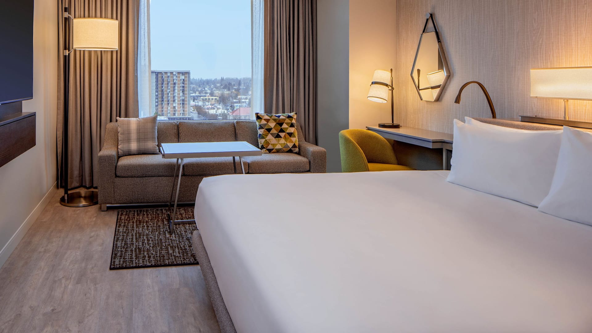 Hyatt Regency Portland at the Oregon Convention Center Standard King Guestroom