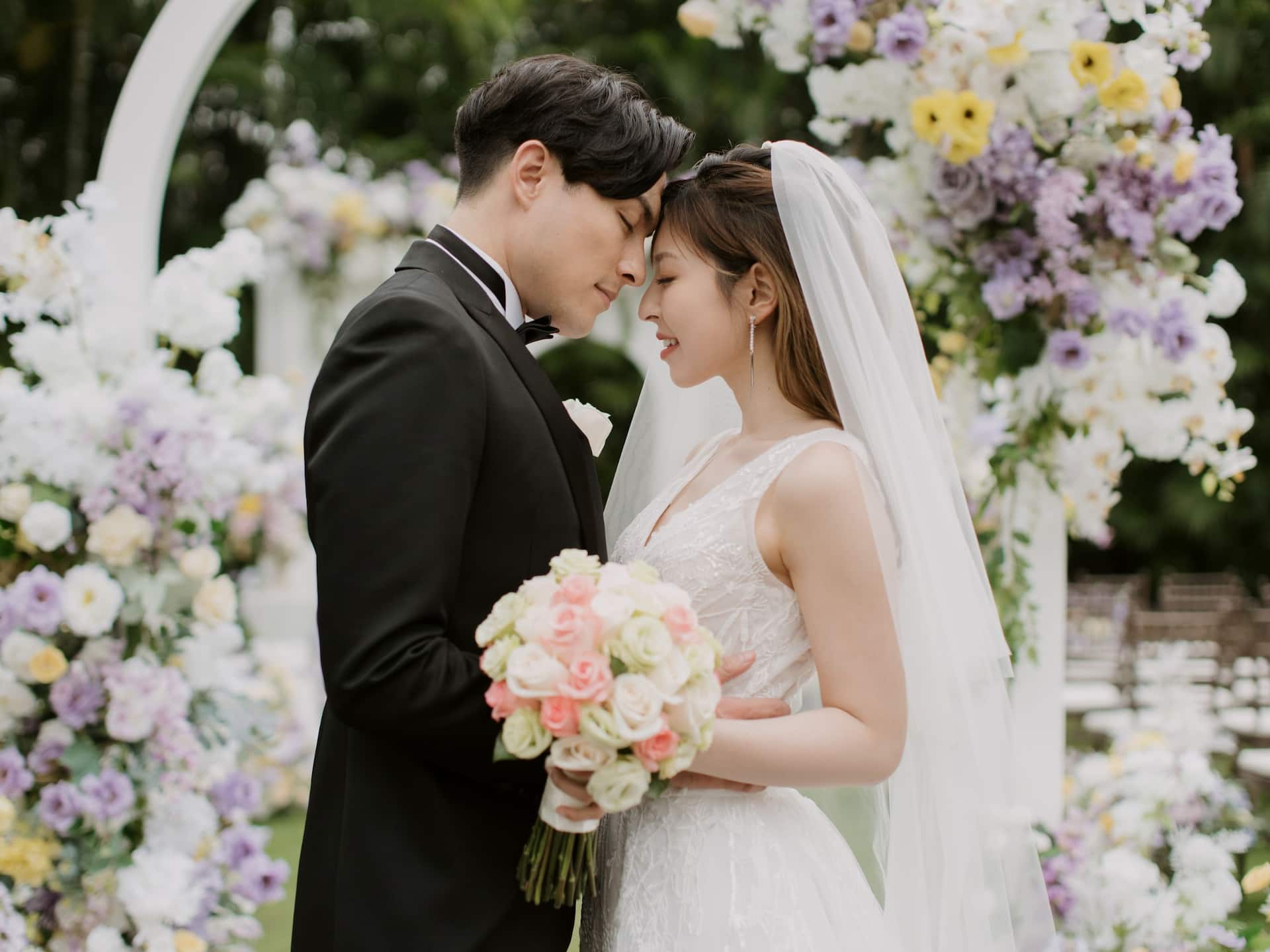 Hyatt Regency Hong Kong, Sha Tin Couple At Garden