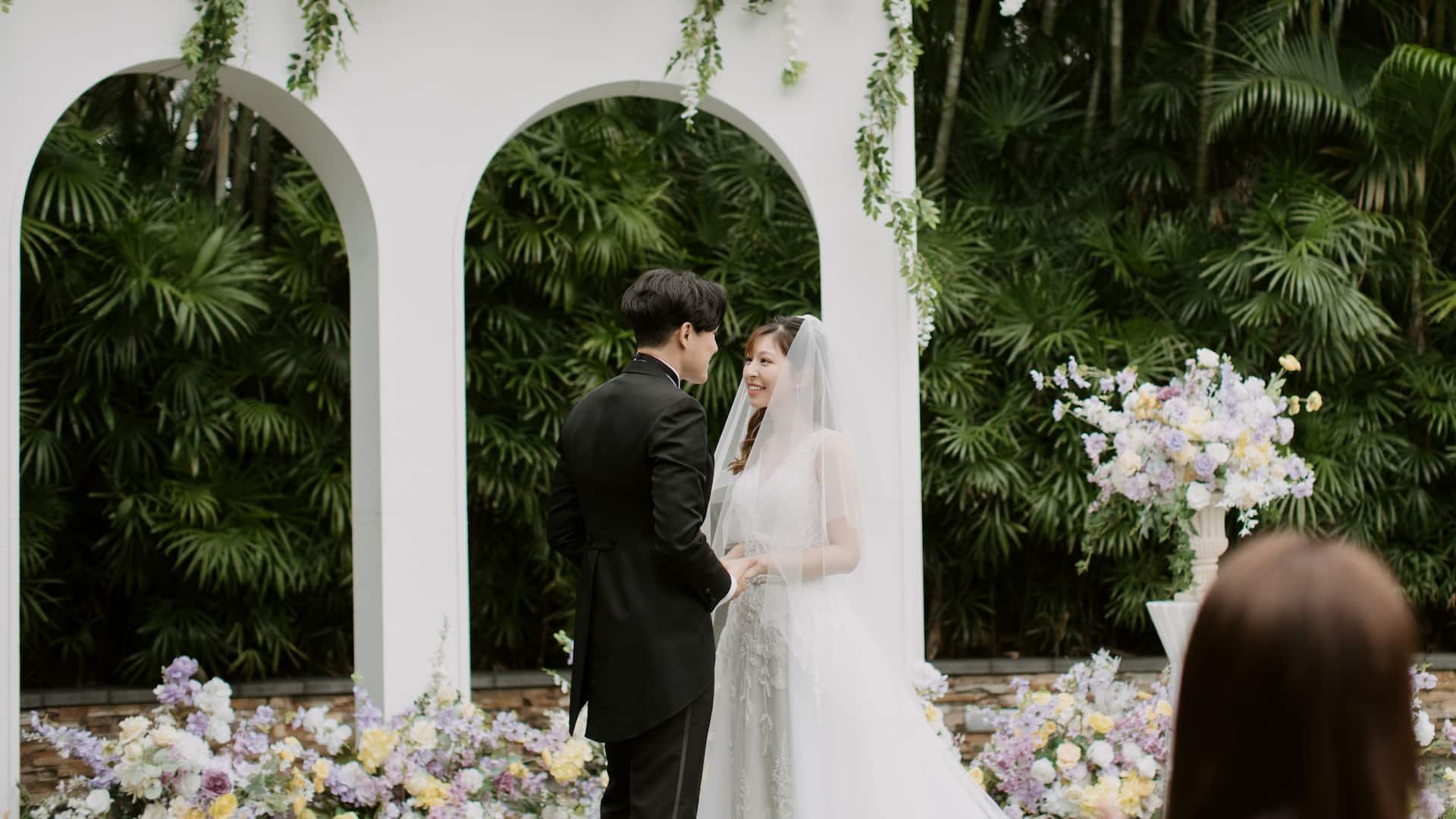 Hyatt Regency Hong Kong, Sha Tin Couple Vowing At Garden