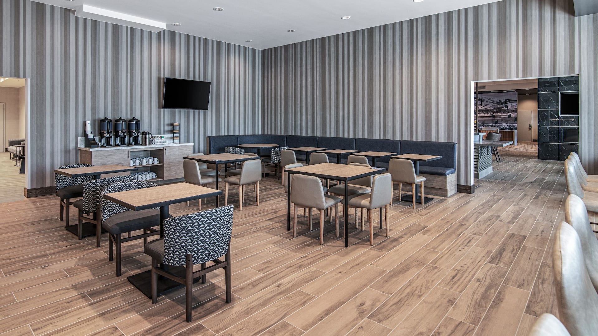 Hyatt Place Newark / Silicon Valley Breakfast Dining Room