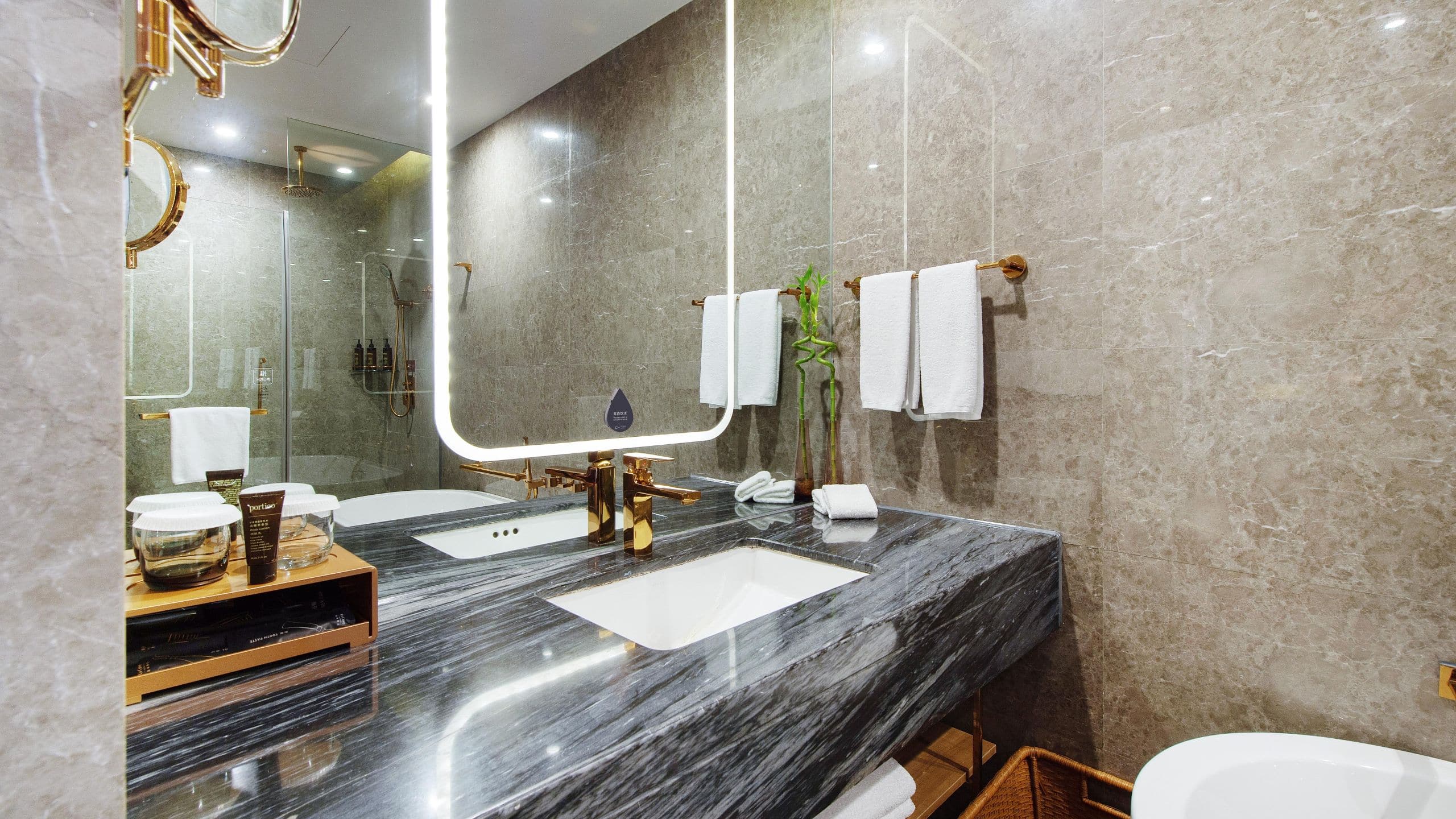 第 5，共 5 UrCove Hefei Eco-Tech Development Area Business Deluxe King Bathroom