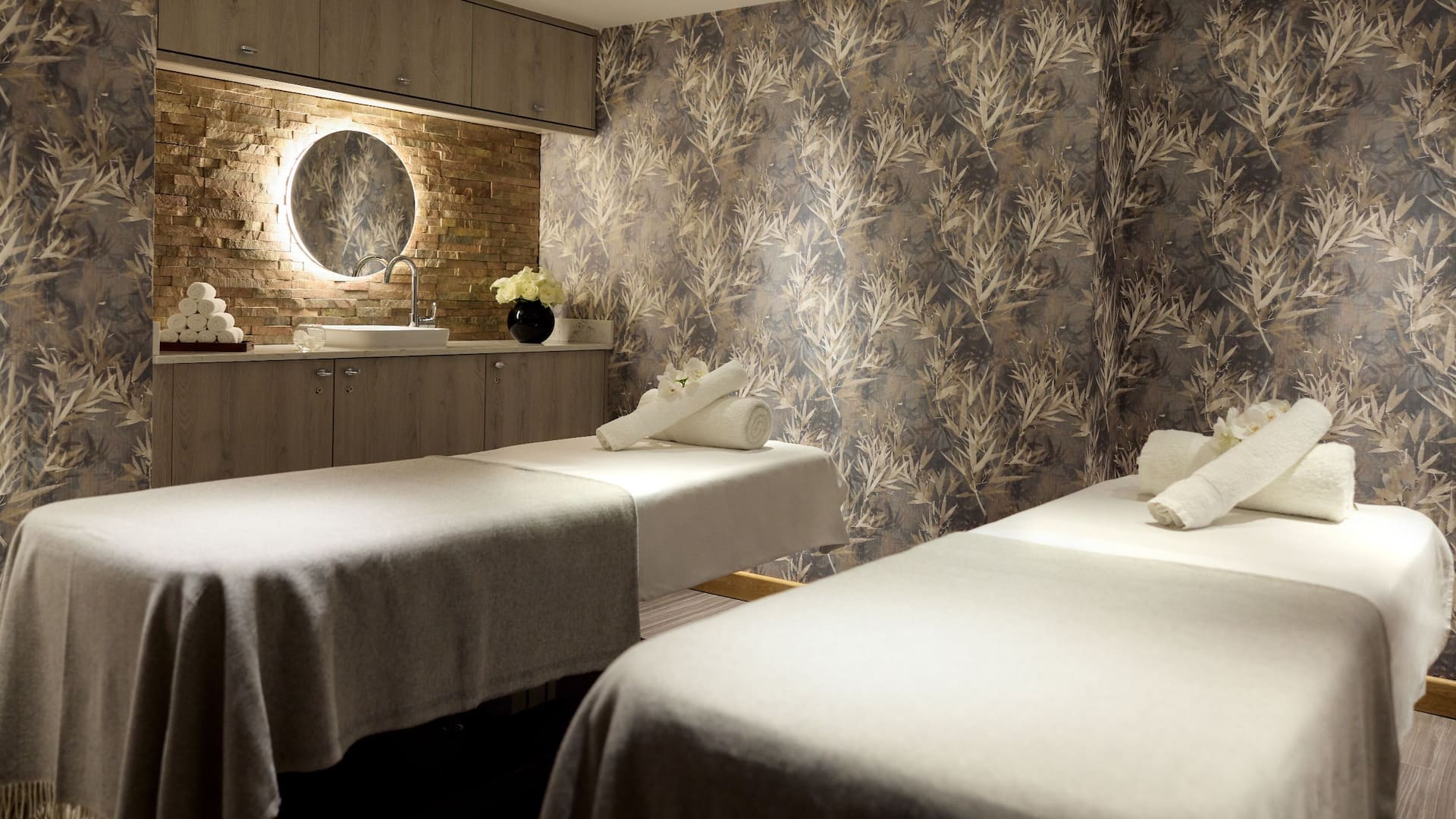 Hyatt Regency London - The Churchill Couple Treatment Room