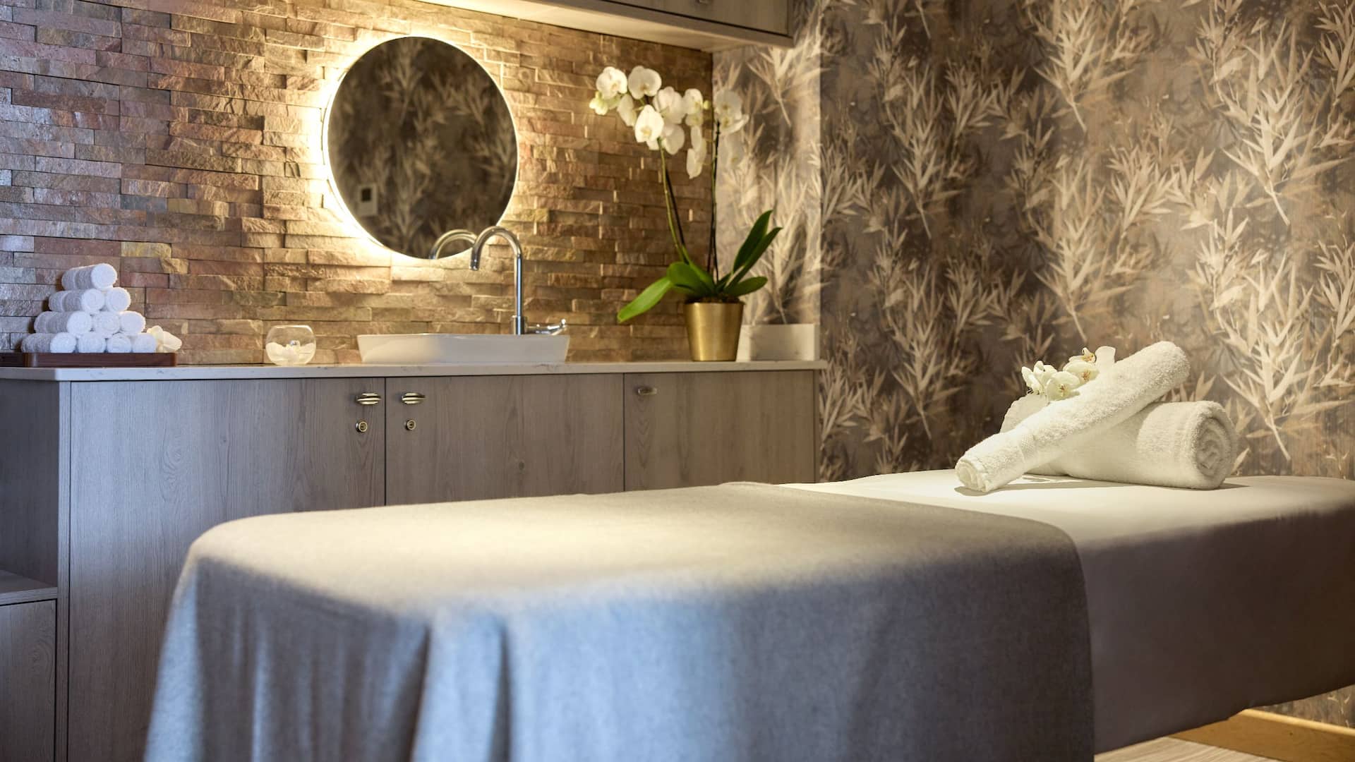 Hyatt Regency London - The Churchill Single Treatment Room