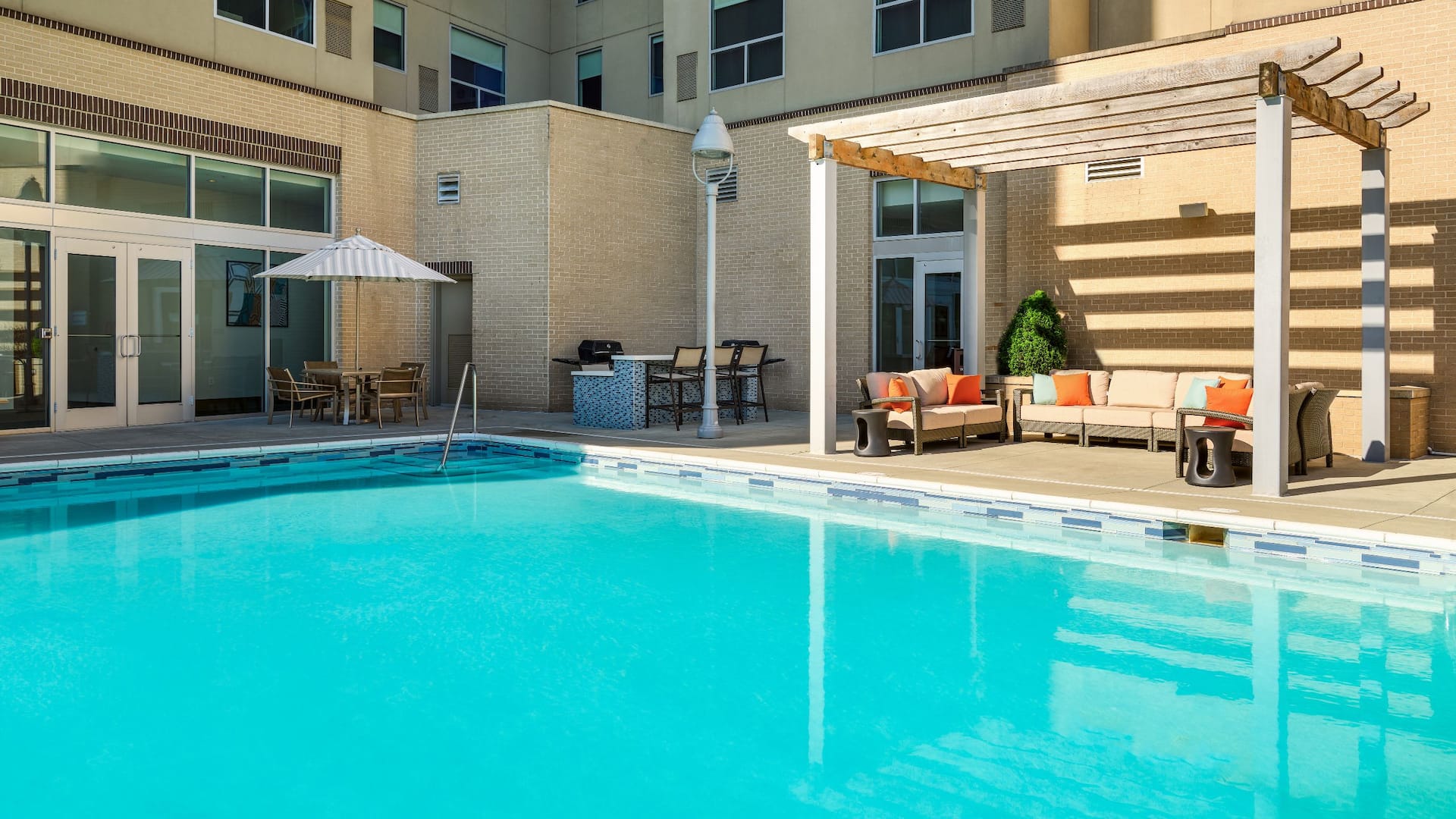 Hyatt House Atlanta/Downtown Pool Day
