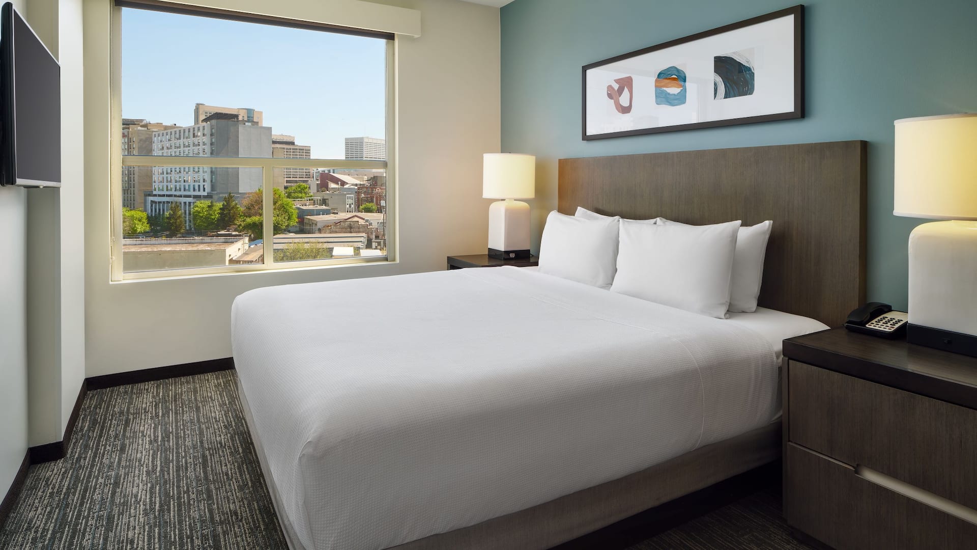 Hyatt House Atlanta/Downtown King Suite Bed