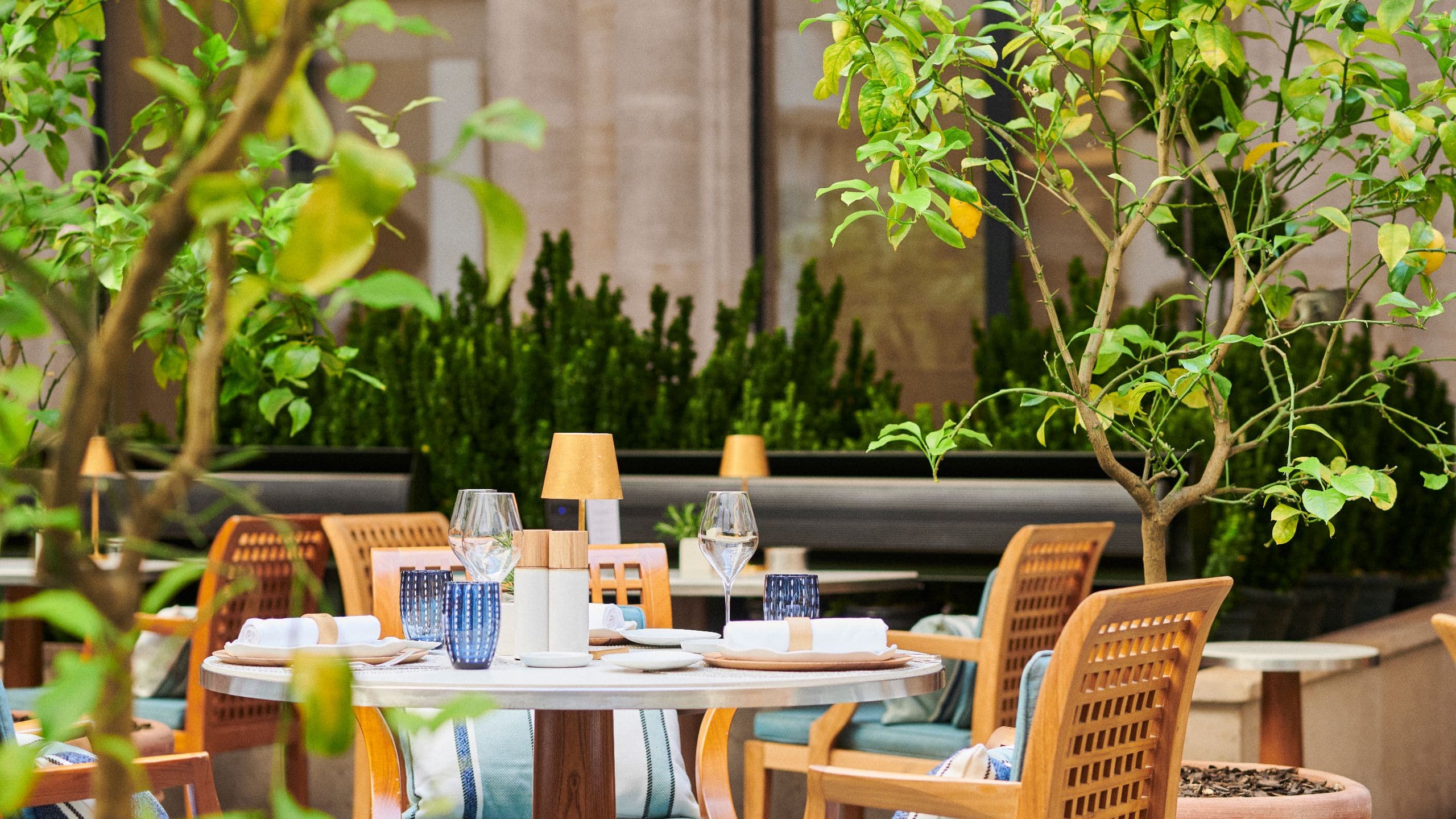 1 de 1 Park Hyatt Paris-Vendôme Summer Terrasse Table