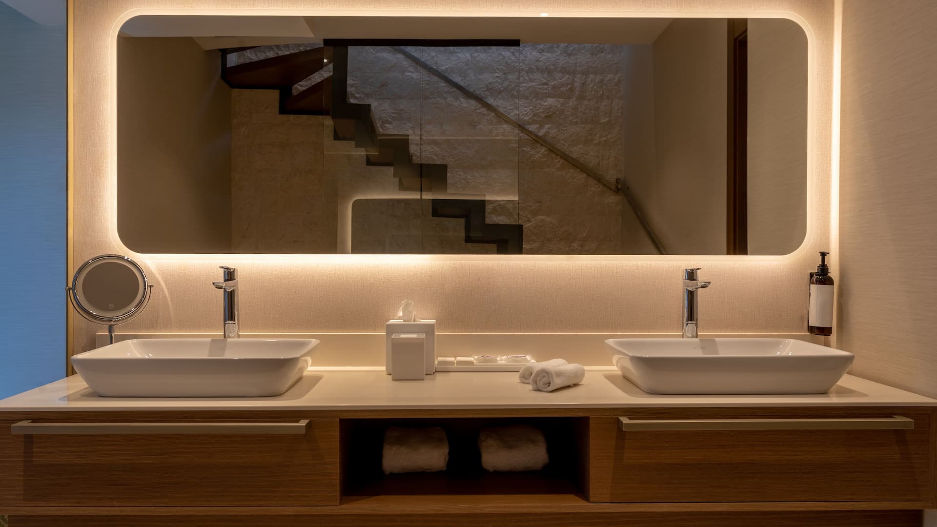 4 de 5 Hyatt Regency Kotor Bay Resort Beachfront Handwashing Sink