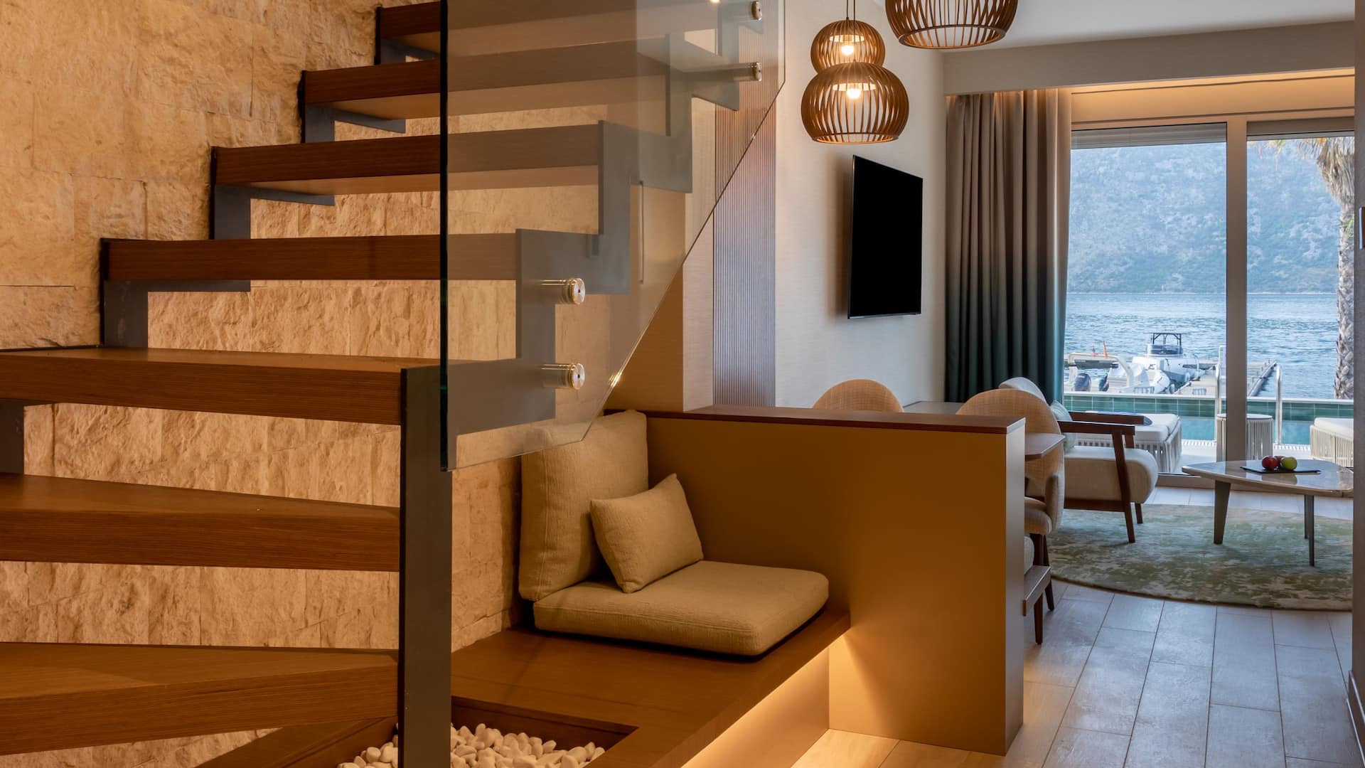 3 de 6 Hyatt Regency Kotor Bay Resort Beachfront Stairs