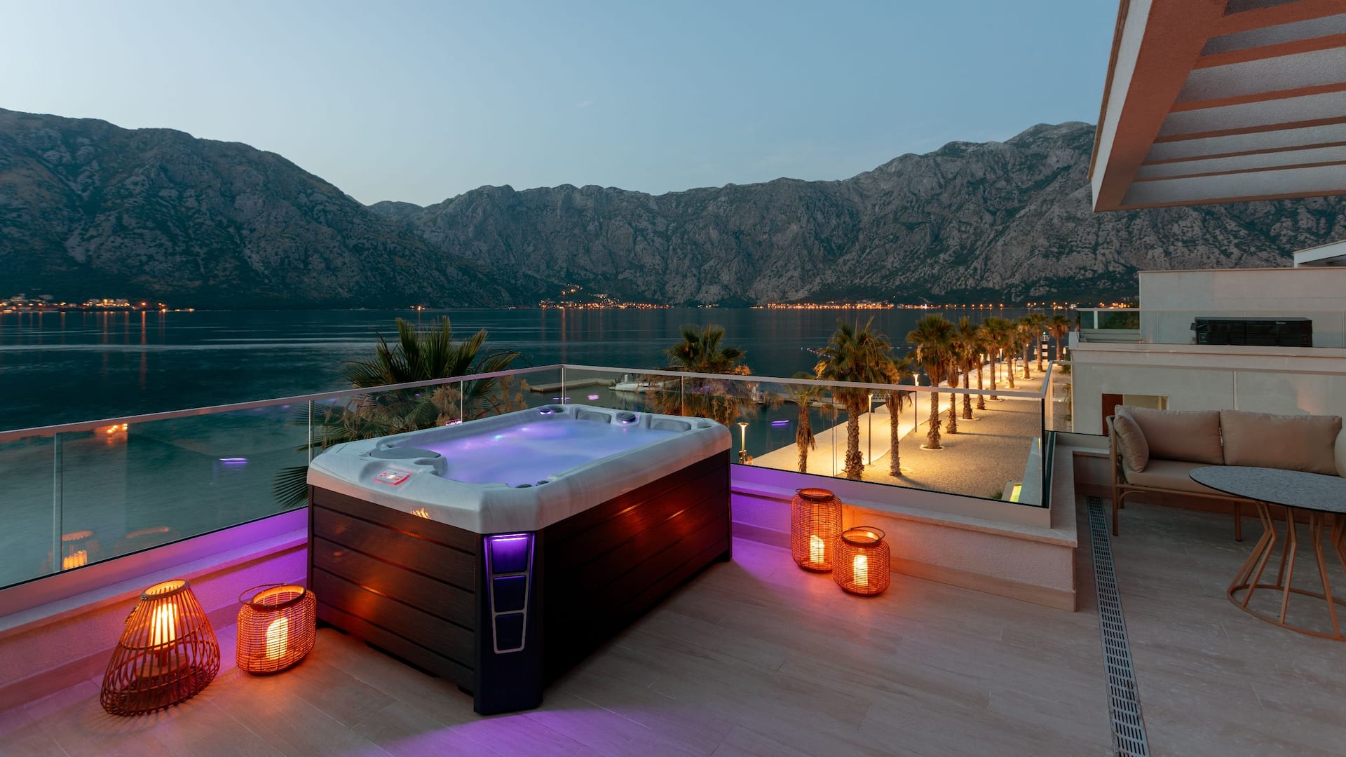 5 de 5 Hyatt Regency Kotor Bay Resort Beachfront Heated Tub