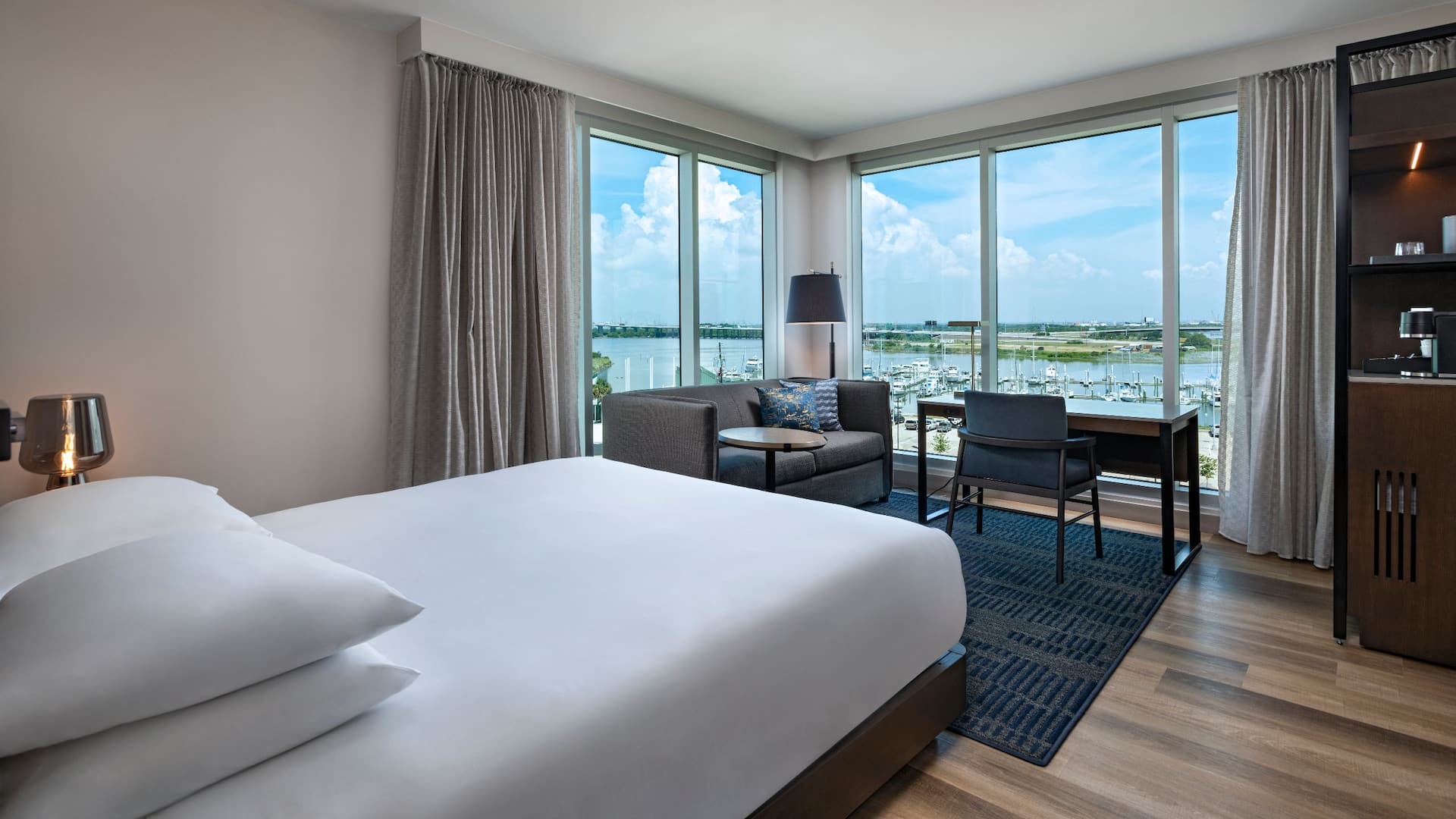 Hyatt Regency Baytown – Houston King With Sofa