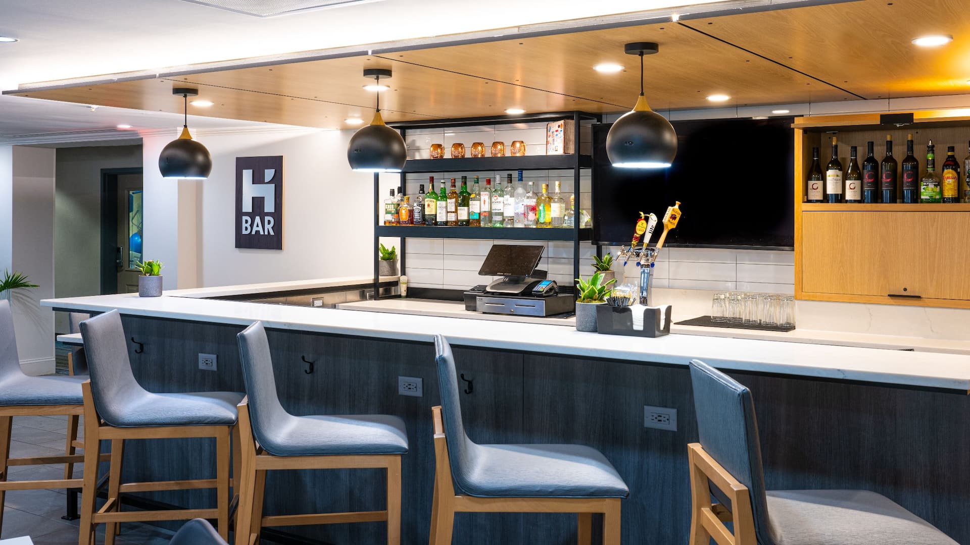 Hyatt House Herndon/Reston HBar