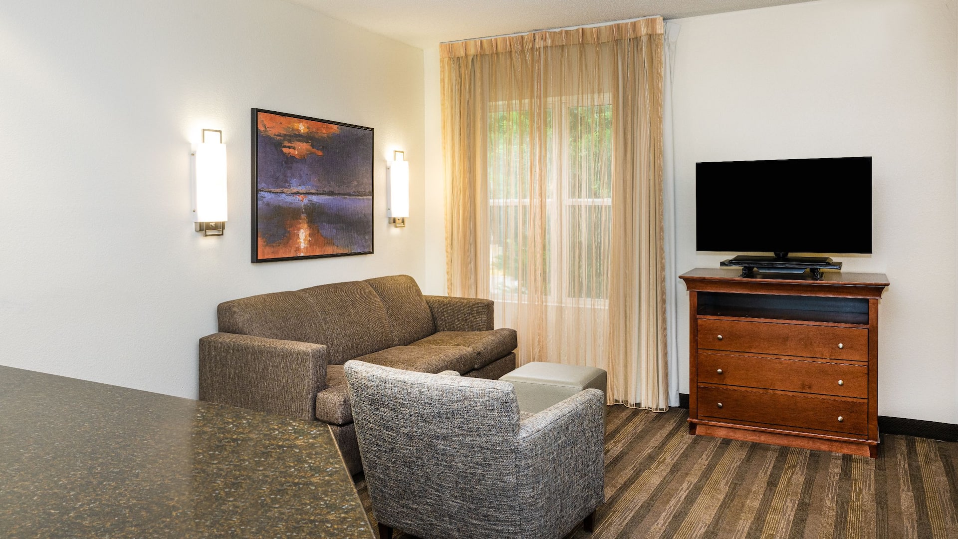 第 5，共 9 Hyatt House Herndon/Reston Studio Living Room Seating