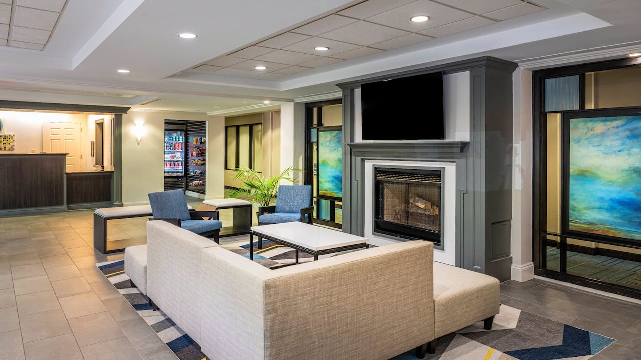Front Desk Market Lounge