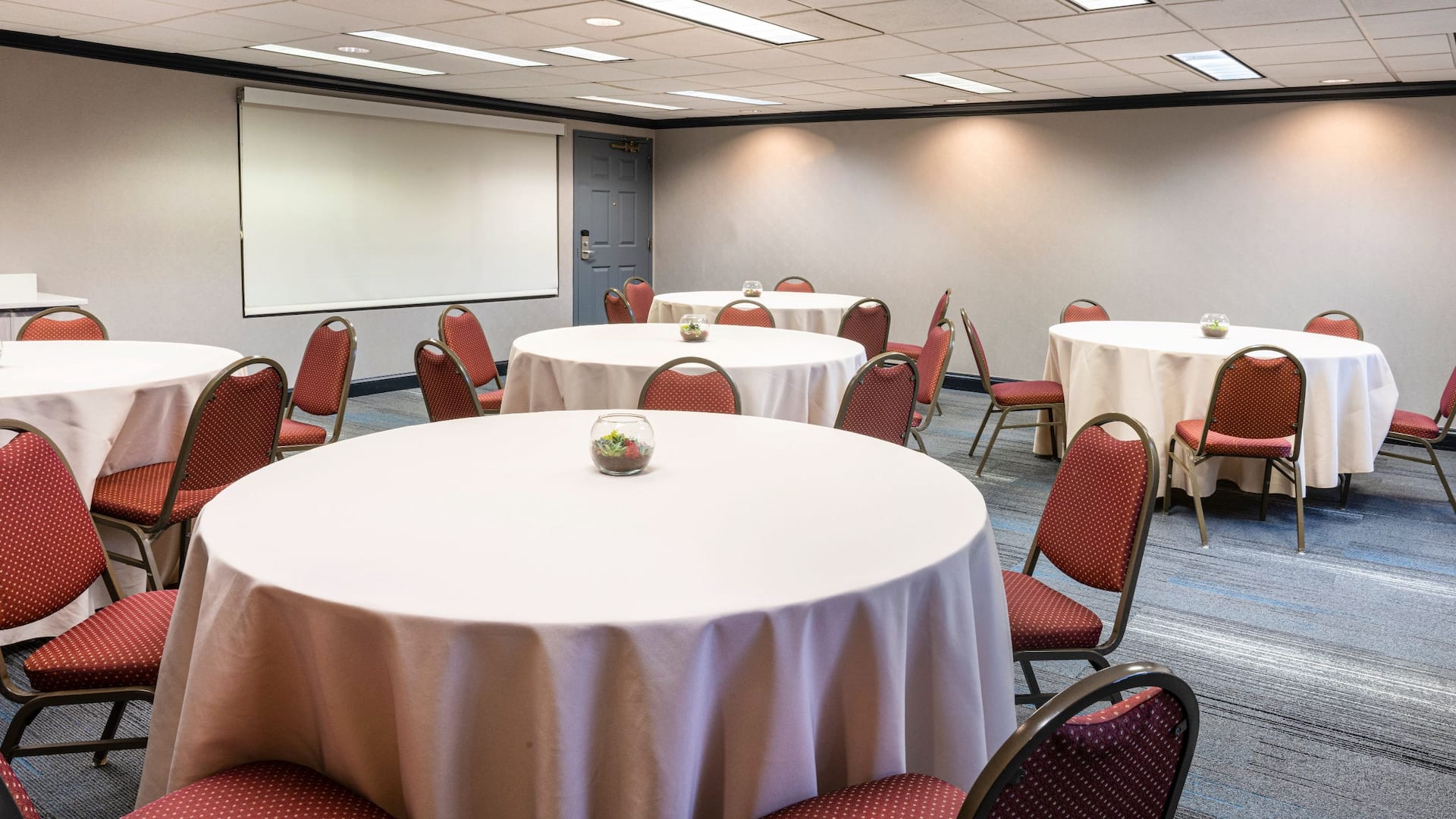 Hyatt House Herndon/Reston Salmen Rounds