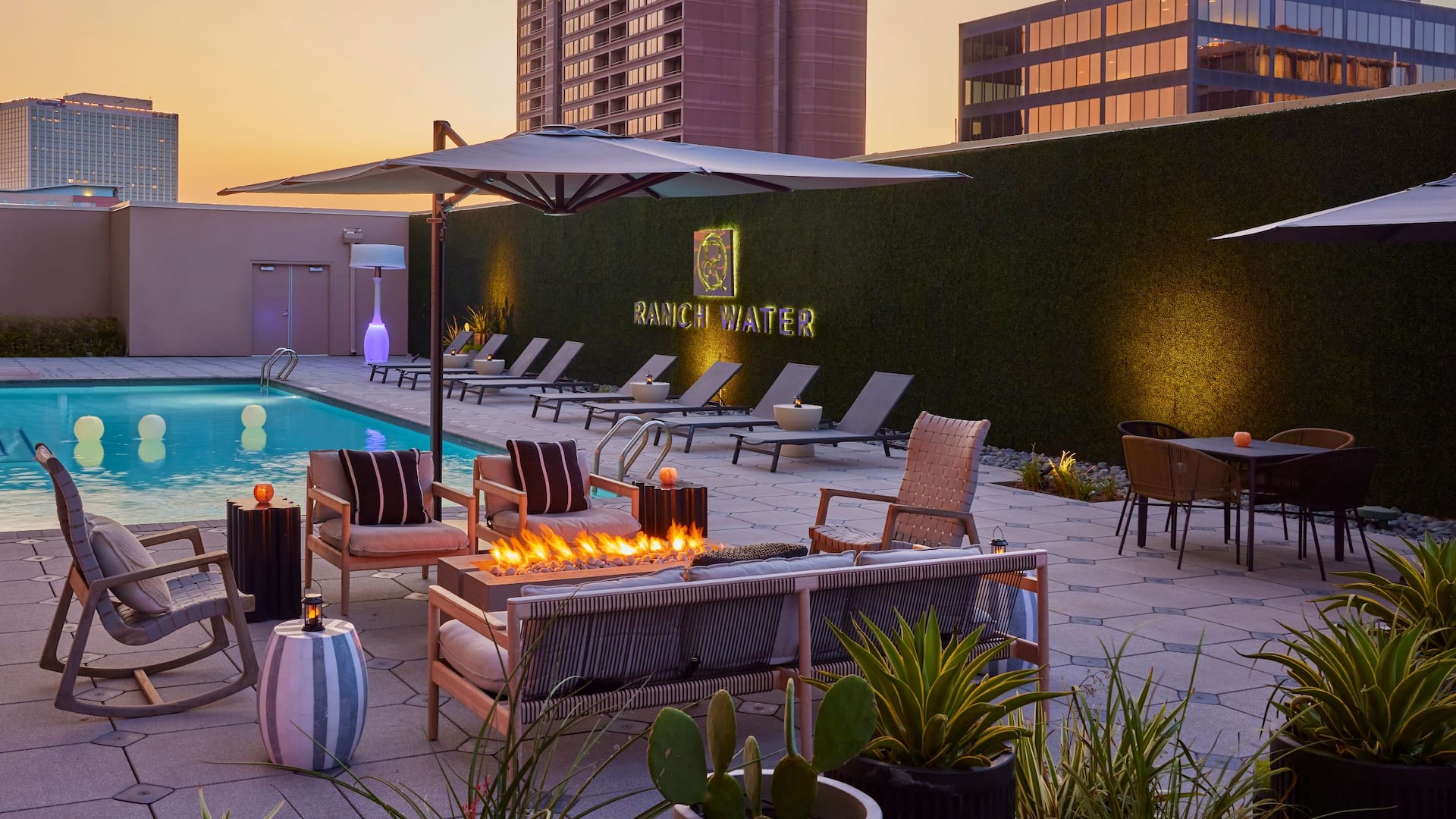 Hyatt Regency Houston/Galleria Pool Sunset