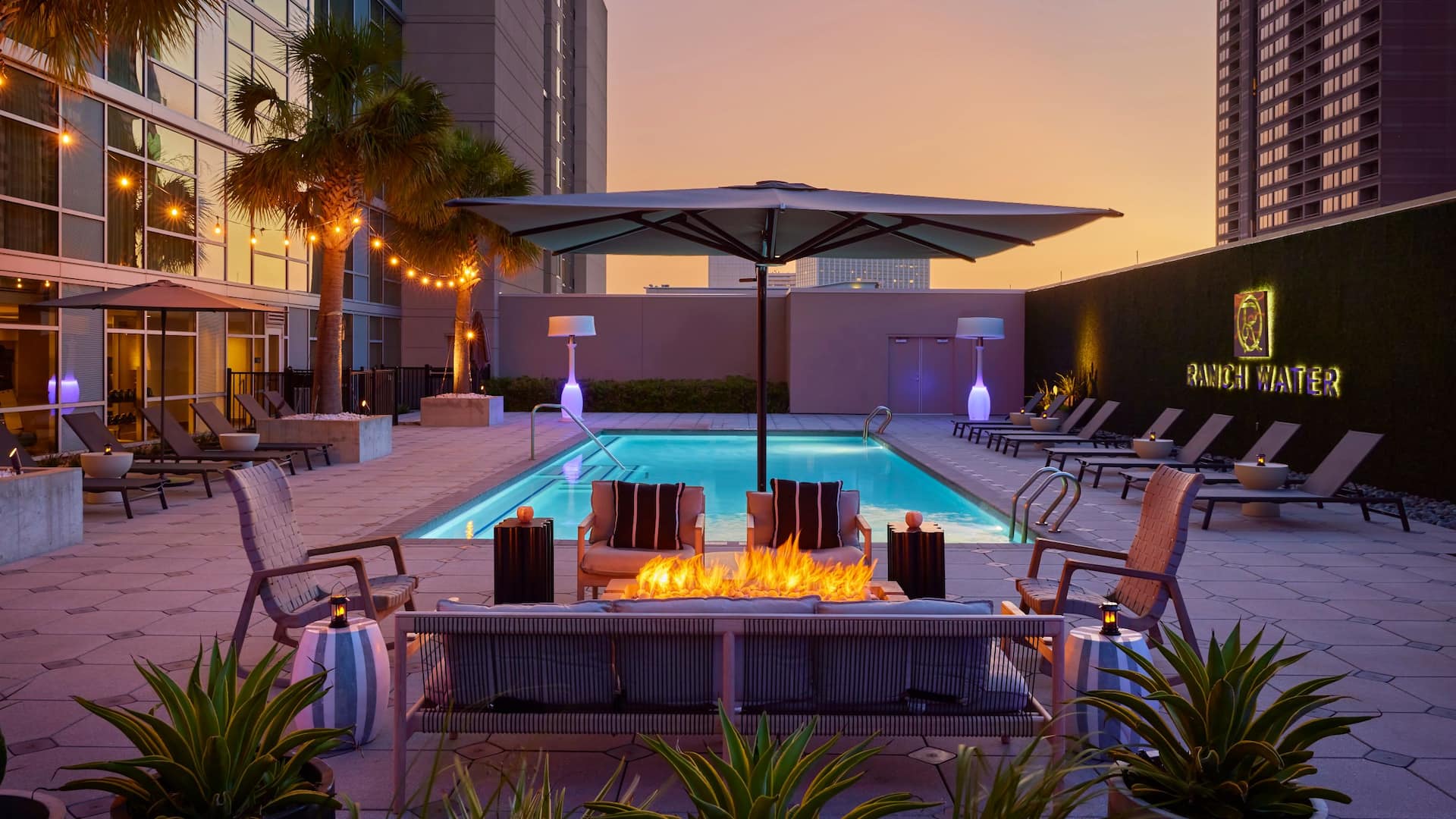 Hyatt Regency Houston/Galleria Ranch Water Fireplace