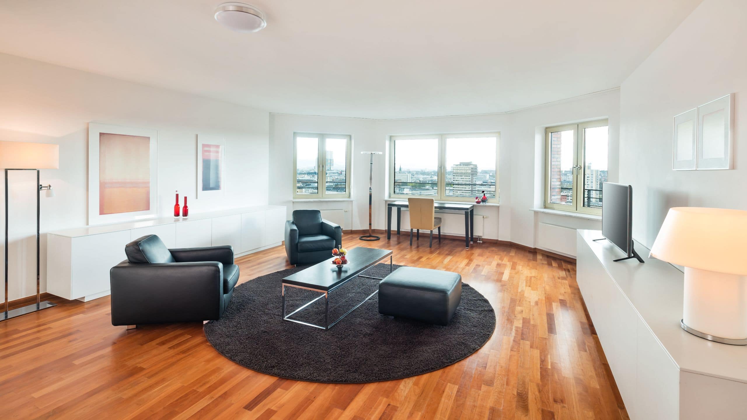 3 de 5 Lindner Hotel Frankfurt Main Plaza One Bedroom Suite Skyline View Overview