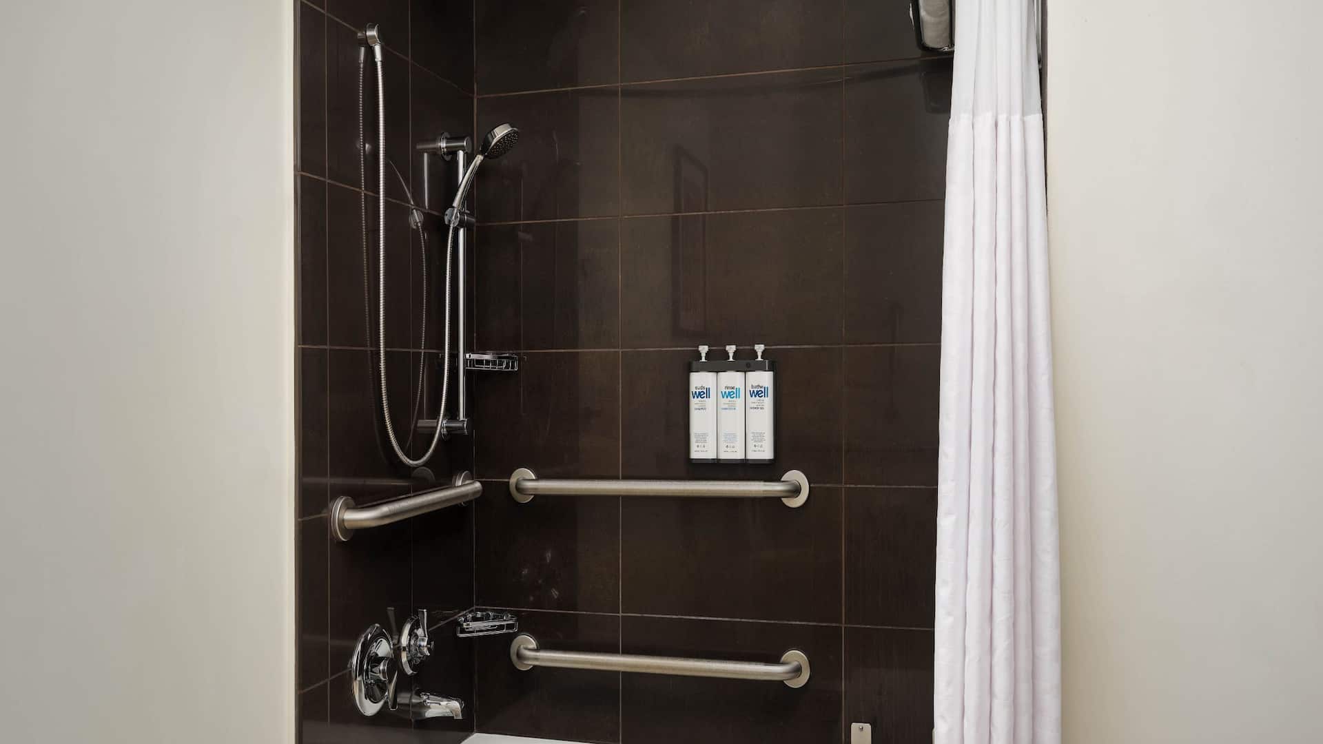 4/5 Hyatt House Atlanta/Downtown Accessible Bathroom