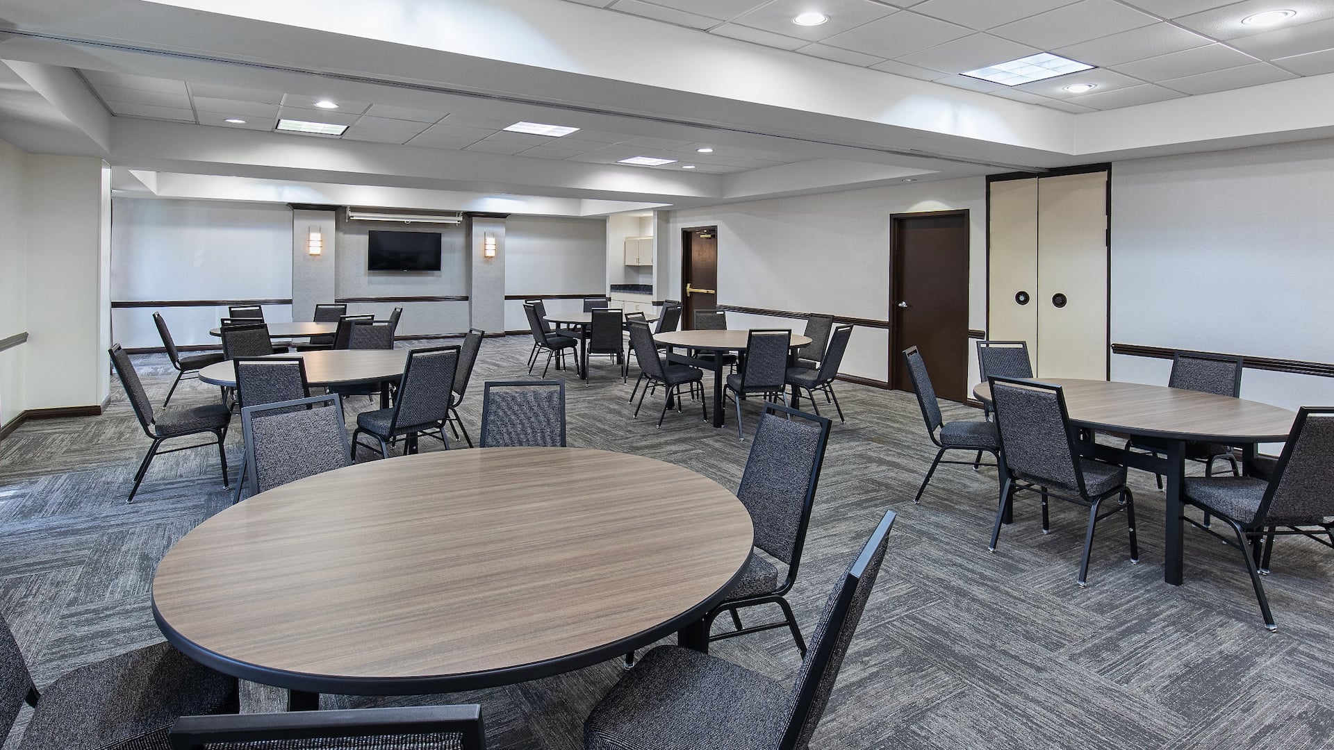 Hyatt Place Louisville-East Meeting Room Round Tables