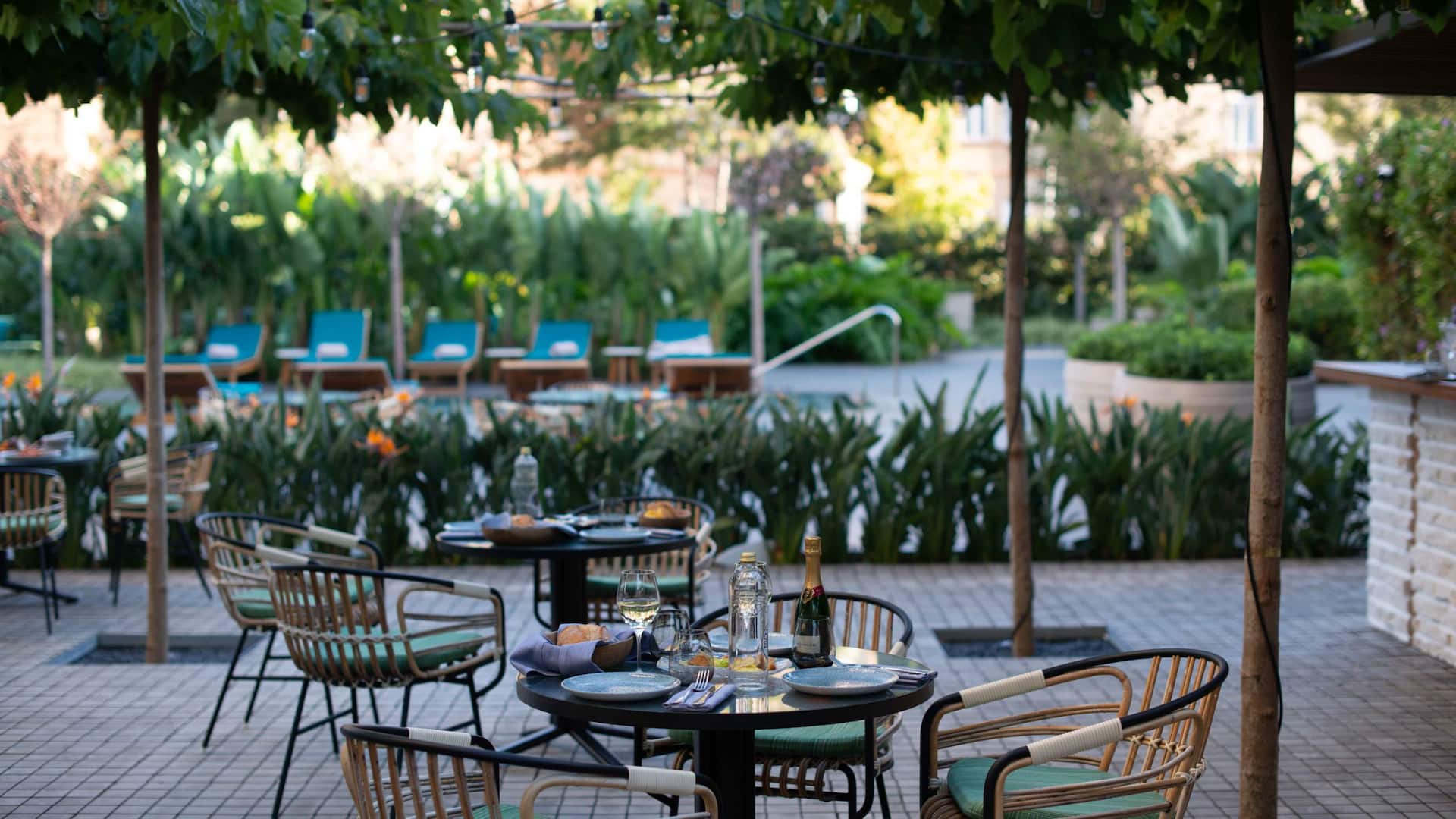 Grand Hyatt Barcelona Poolbar Lunch