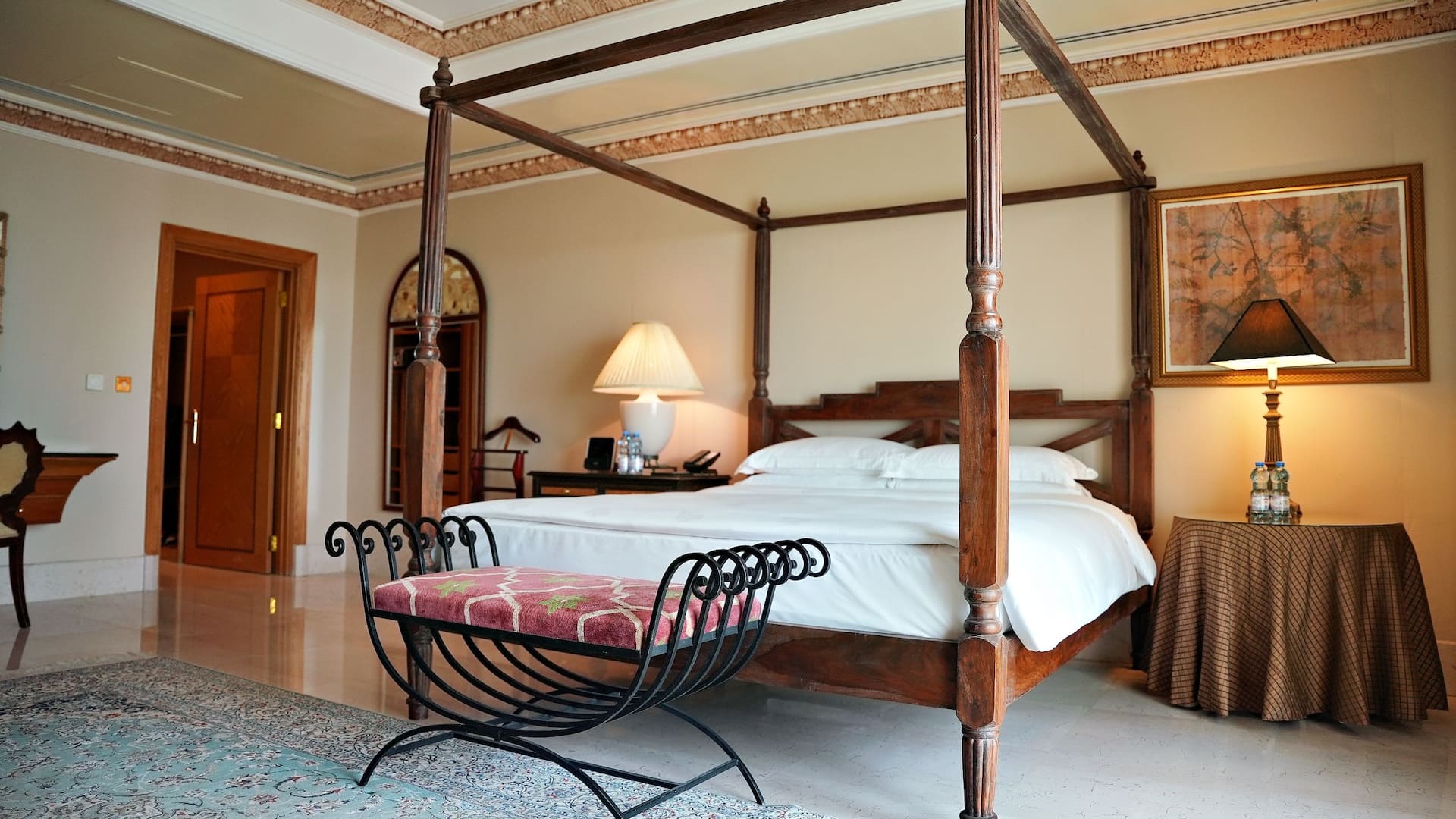 Grand Hyatt Muscat Crown Side