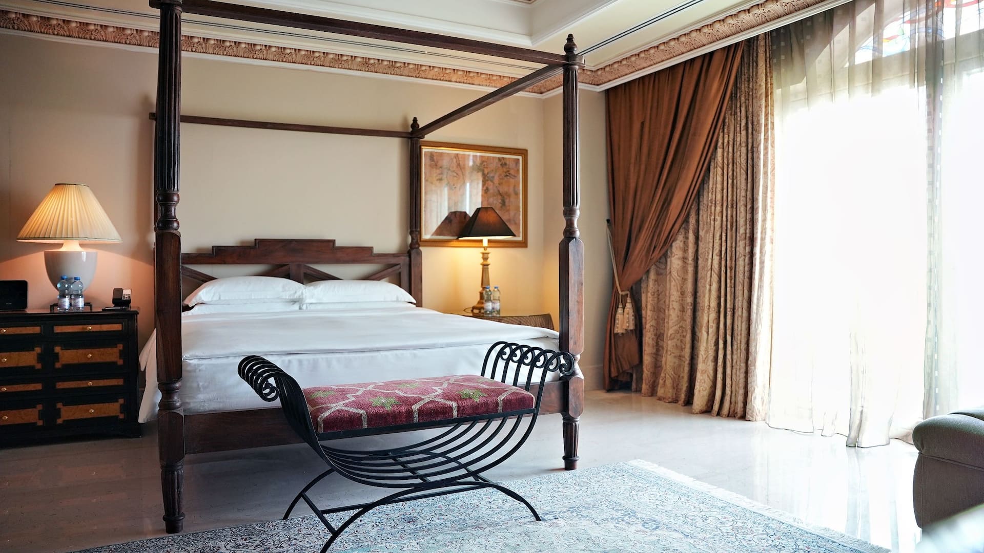Grand Hyatt Muscat Crown Room