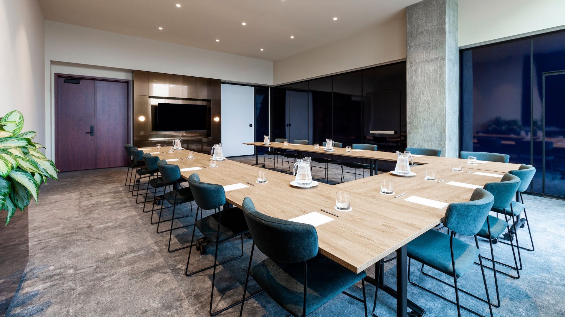 1 of 7 Hyatt Centric Montreal Viger U-shape New Wall