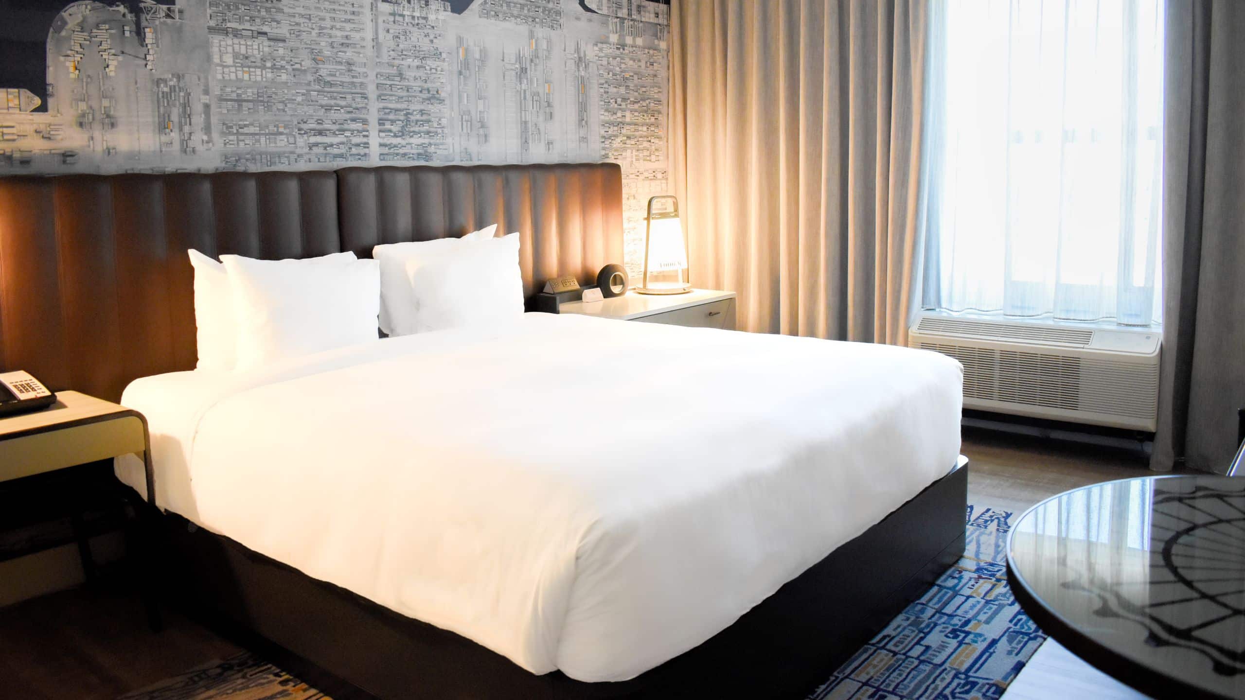 1/2 Hyatt Centric The Pike Long Beach King Bed Deluxe Lighter