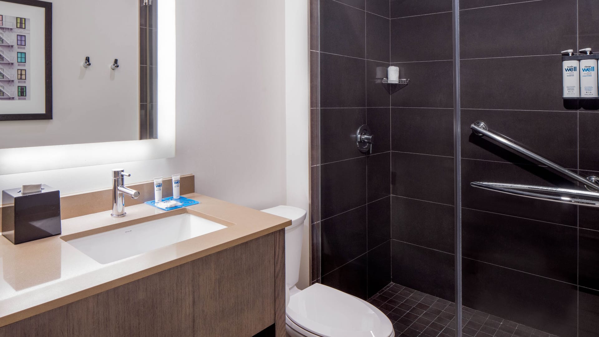 5 de 5 Hyatt House New Orleans/Downtown Walk In Shower