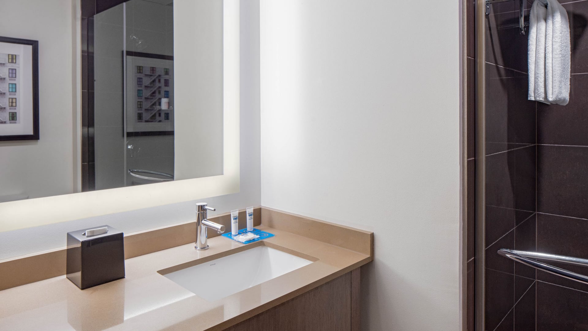 5 de 5 Hyatt House New Orleans/Downtown Double Suite Walk In Bath