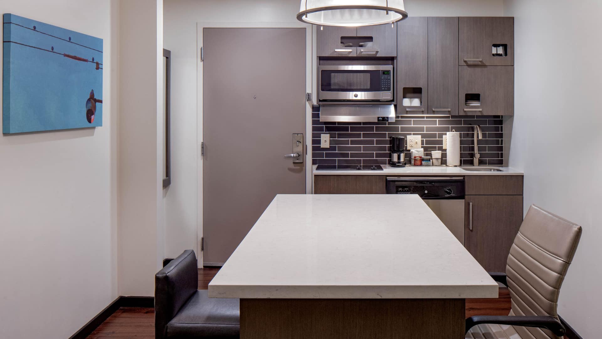 4 de 5 Hyatt House New Orleans/Downtown Studio Kitchen Elevation