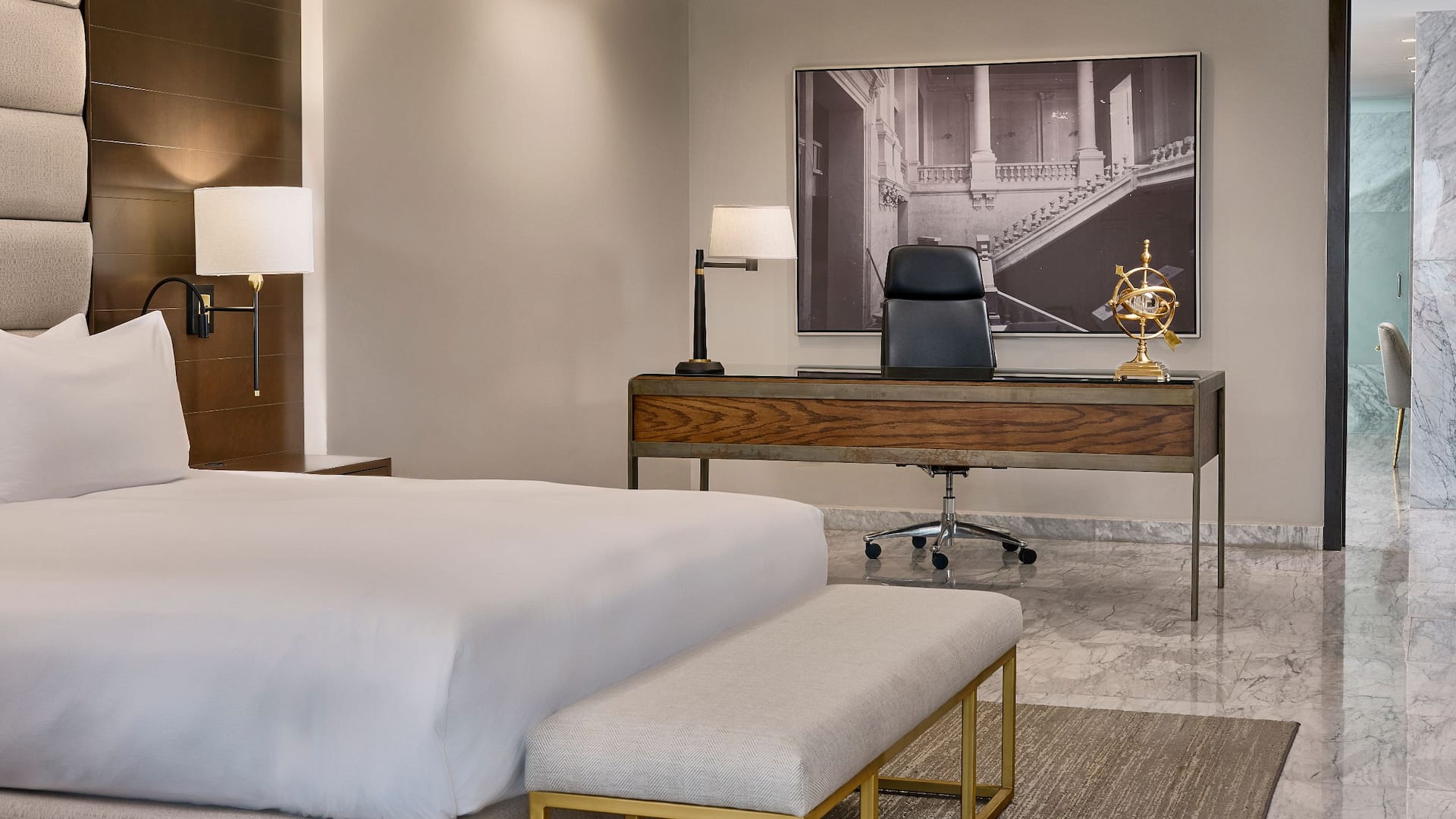 第 3，共 6 Hyatt Regency Merida Presidential Suite Desk Bedroom