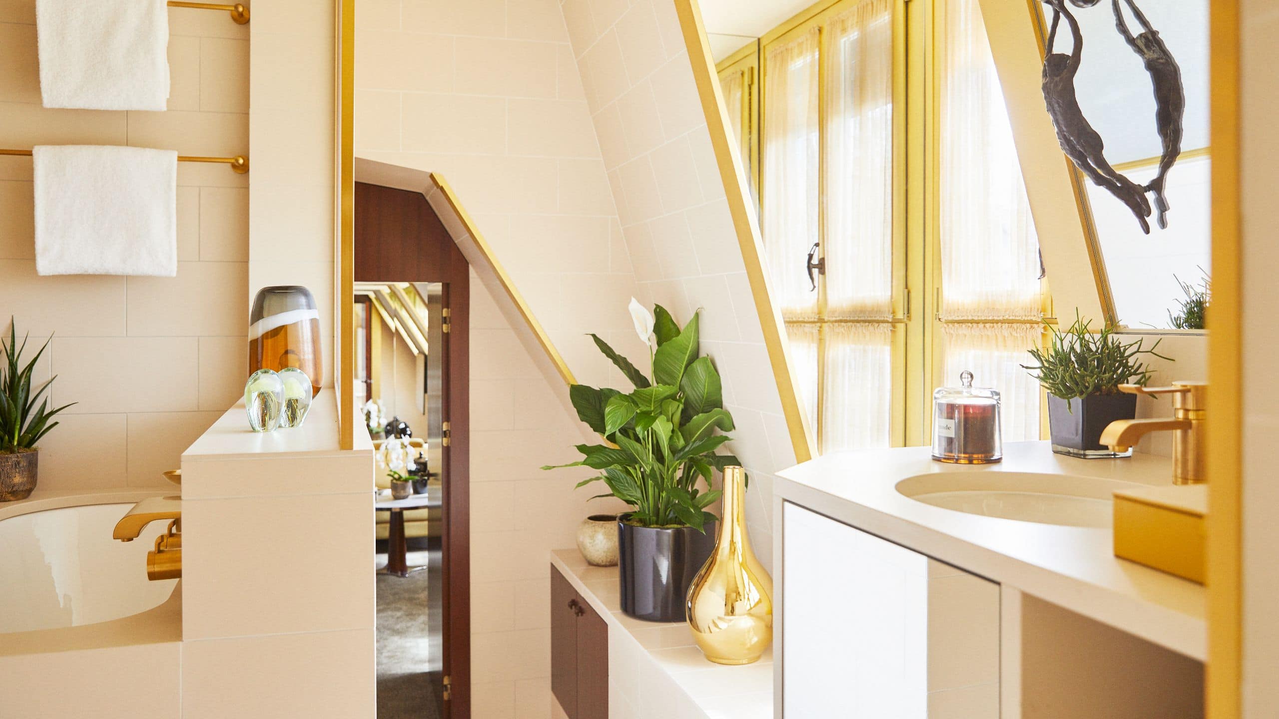 25 of 36 Park Hyatt Paris-Vendôme Deluxe Room Bathroom