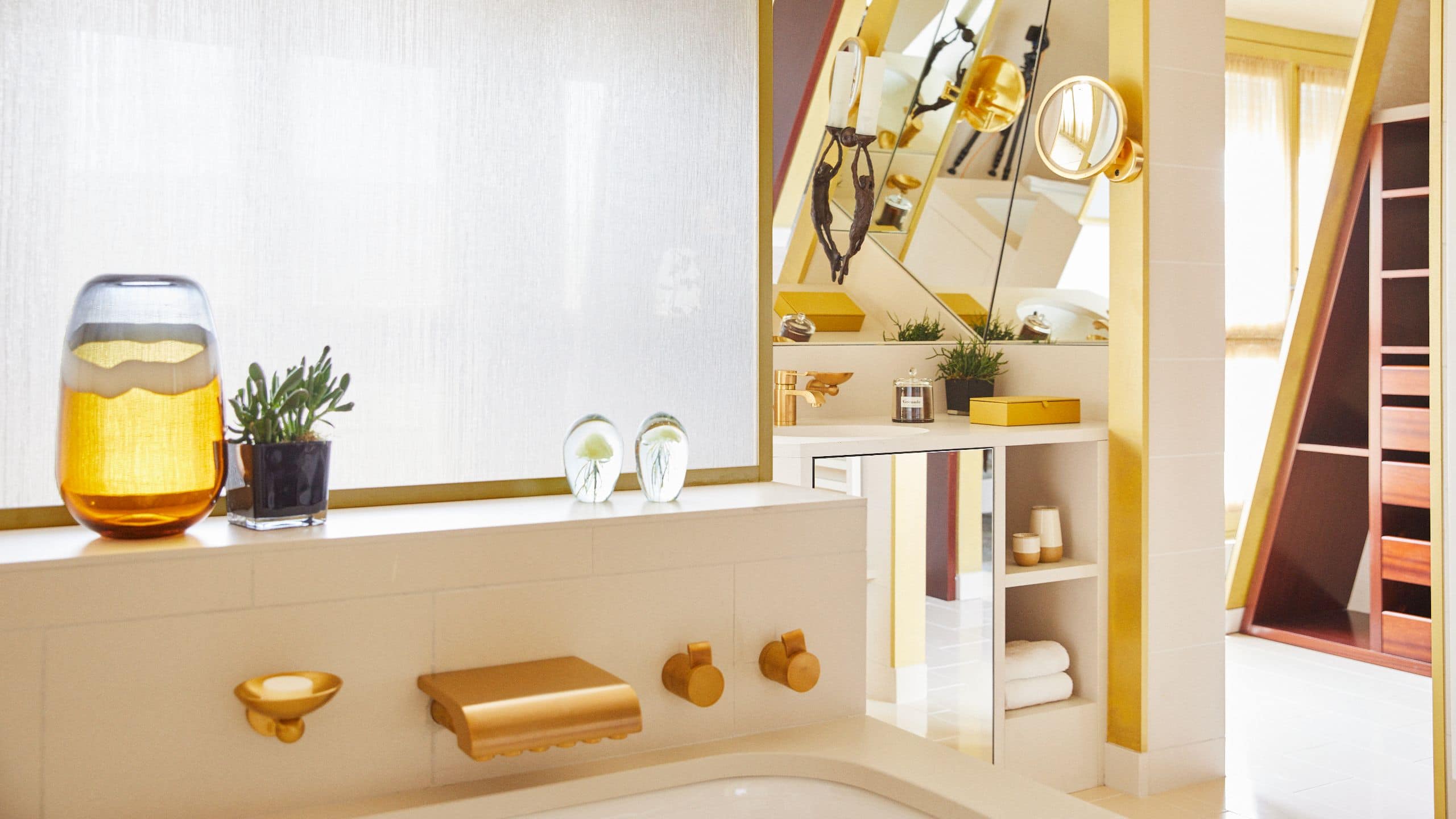 28 of 36 Park Hyatt Paris-Vendôme Deluxe Room Bathtub