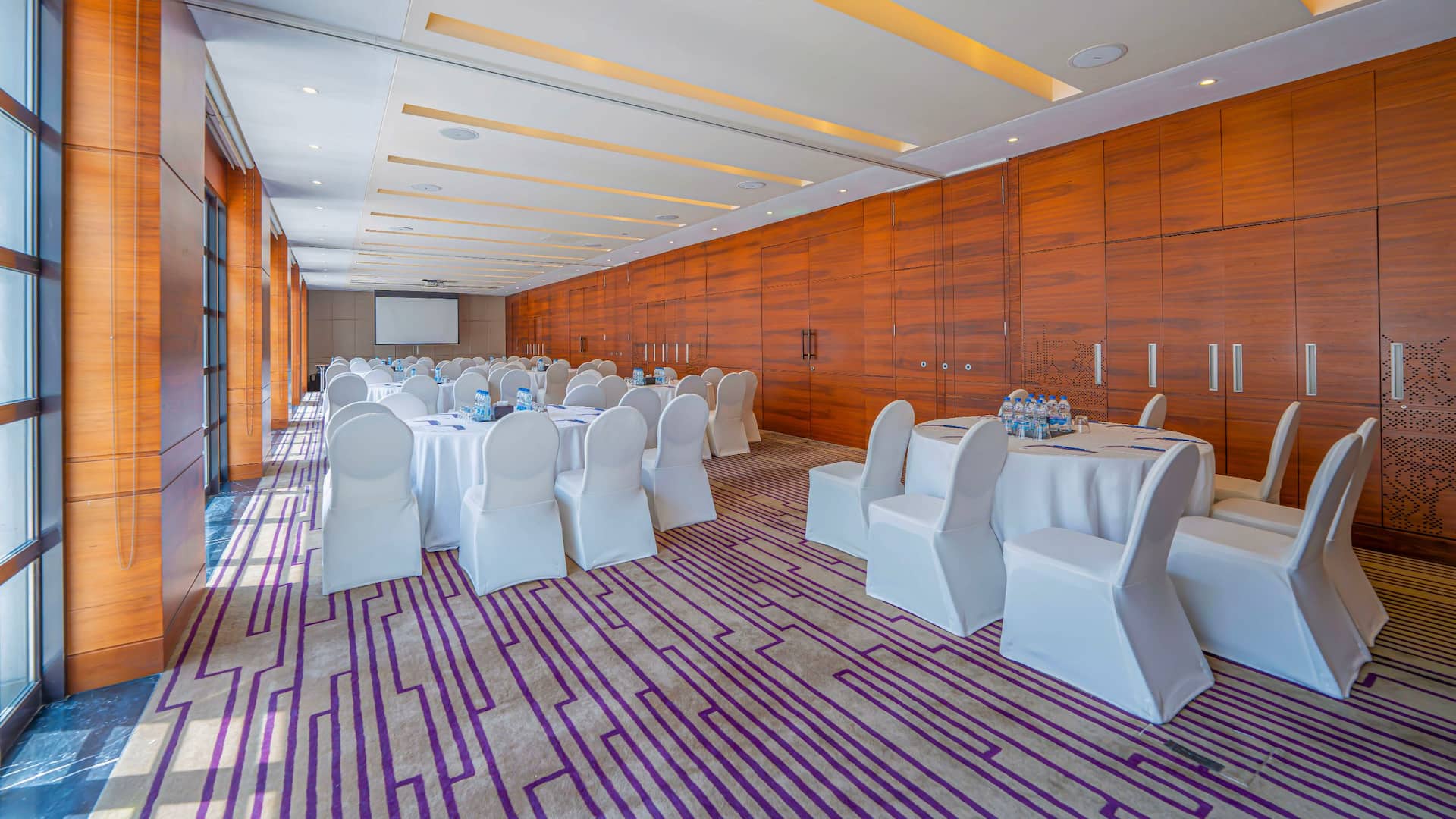 Hyatt Regency Dubai Dxbrd Pearl Meeting Room Side View